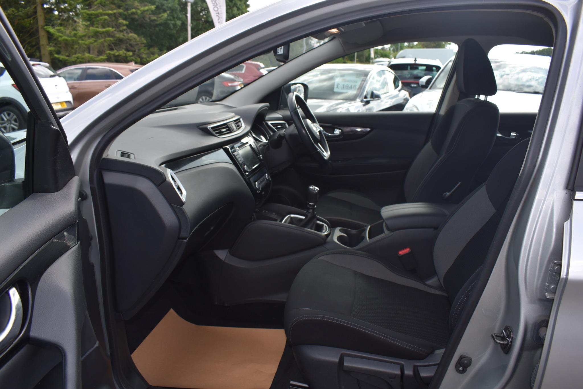 Qashqai - 1.3 DIG-T Acenta Premium Euro 6 (s/s) 5dr - Image 6