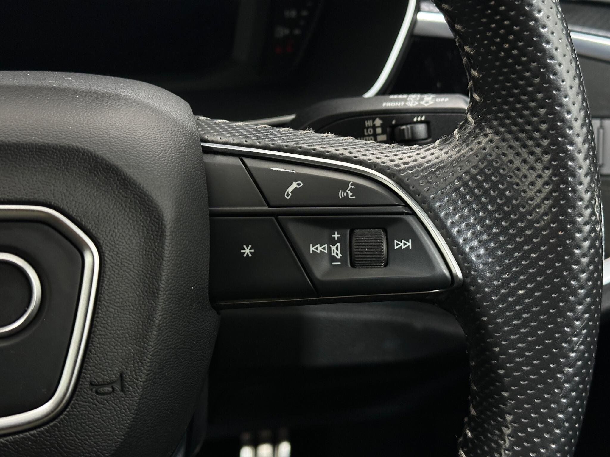 Audi Q3 view 16