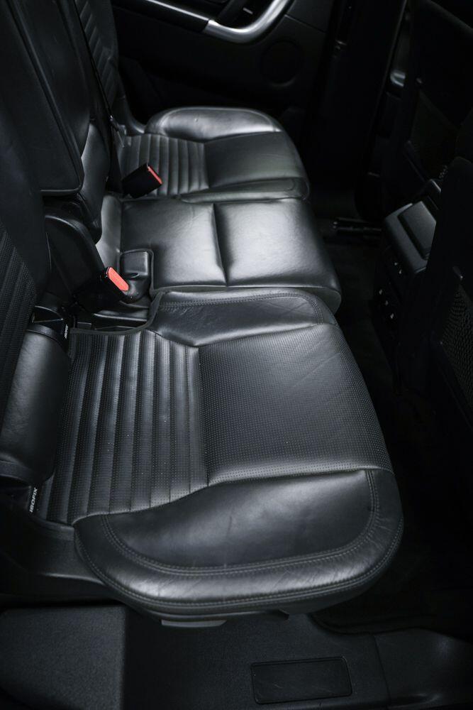Land Rover Discovery Sport view 12