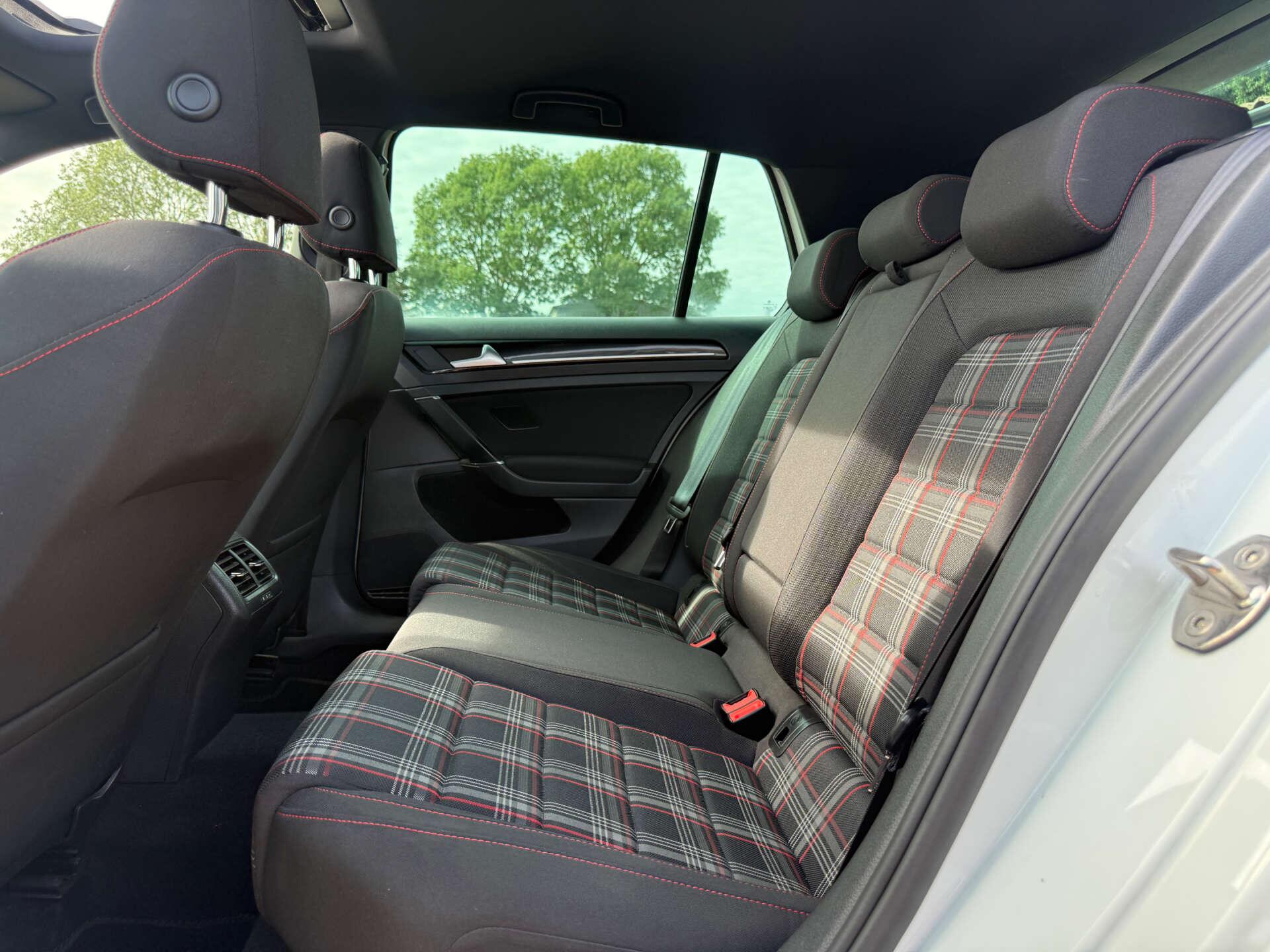 Volkswagen Golf view 78