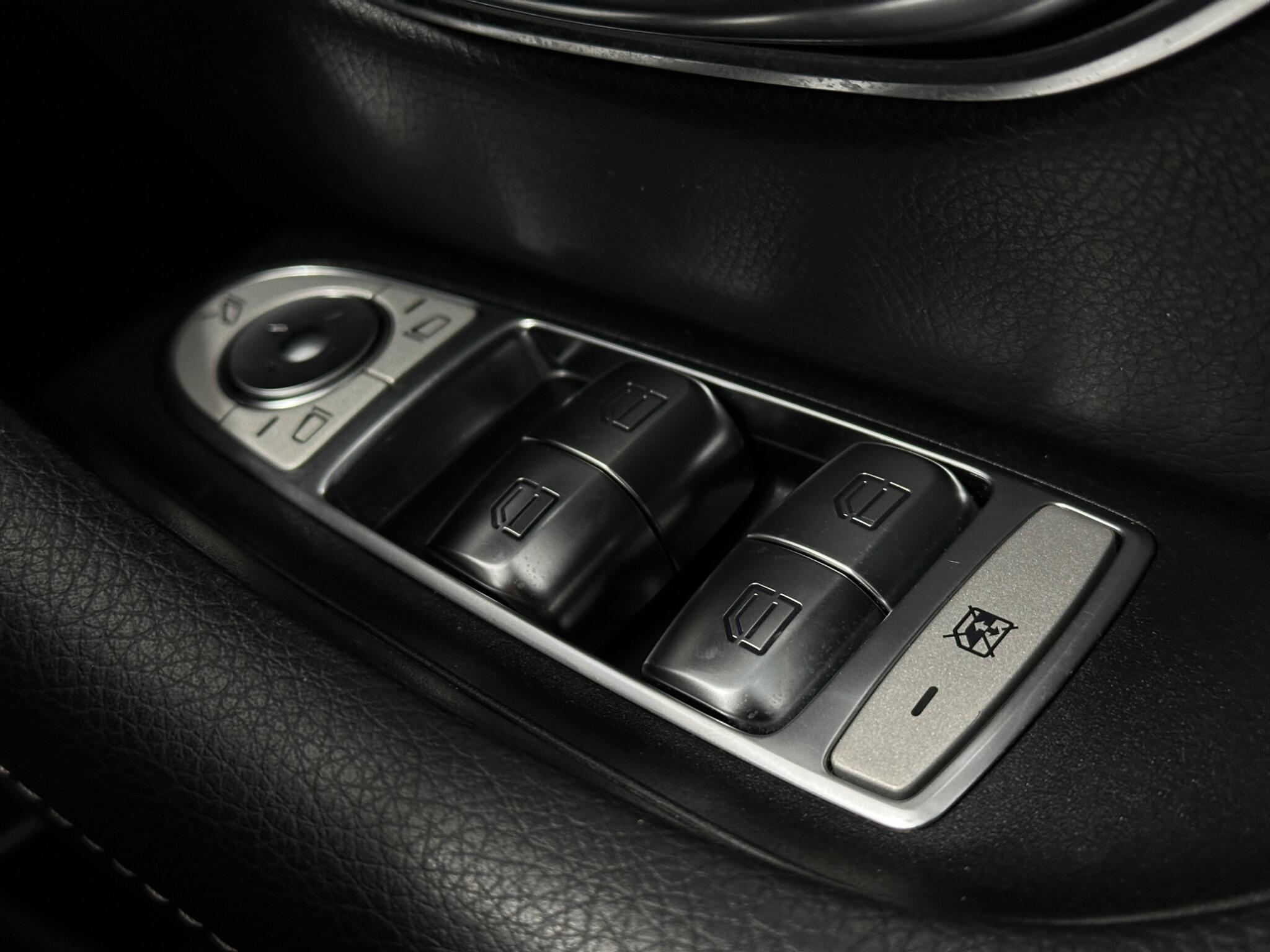 Mercedes-Benz E Class view 19
