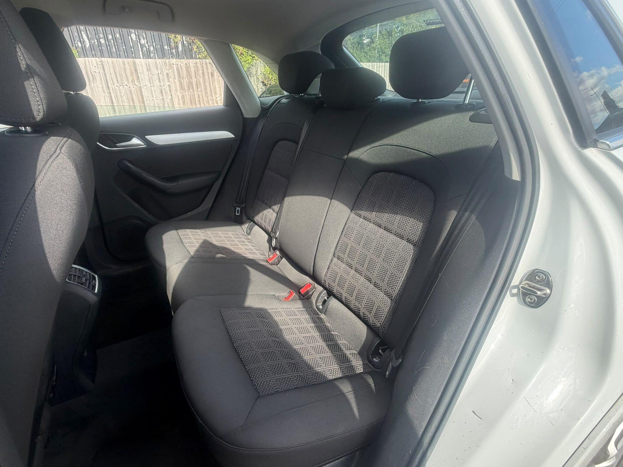 Audi Q3 view 16