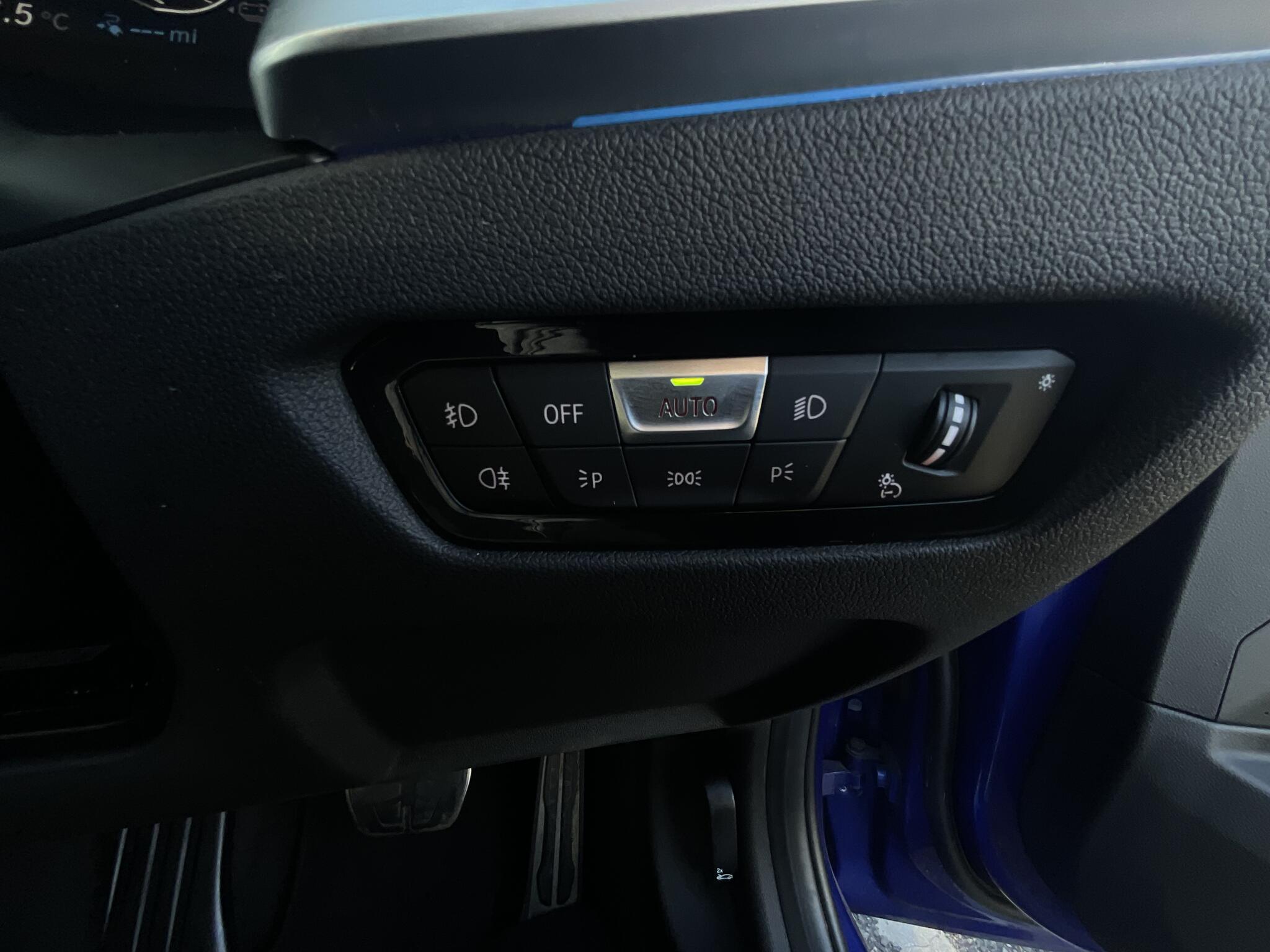 BMW 3 Series view 25