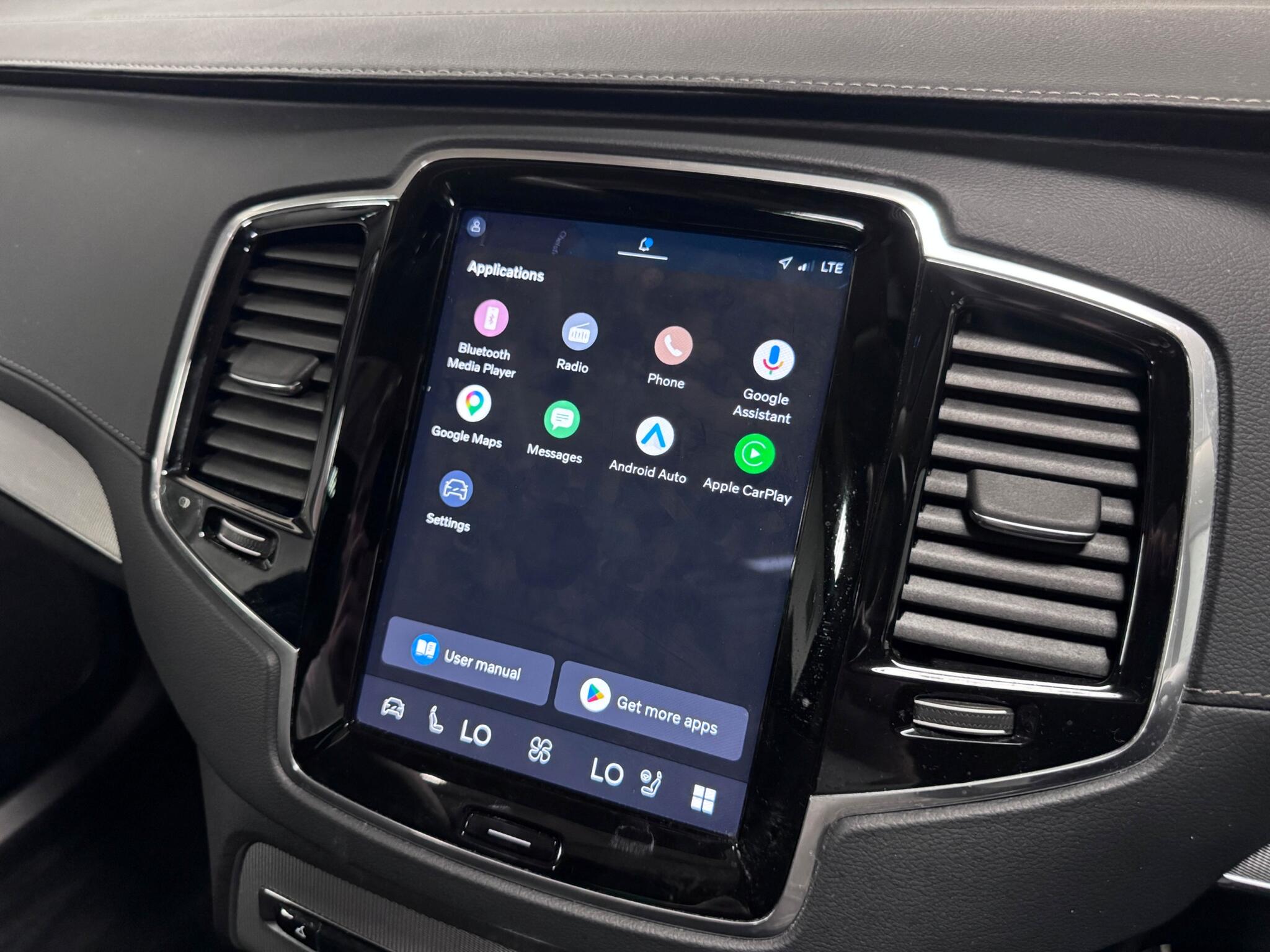 Volvo XC90 view 11
