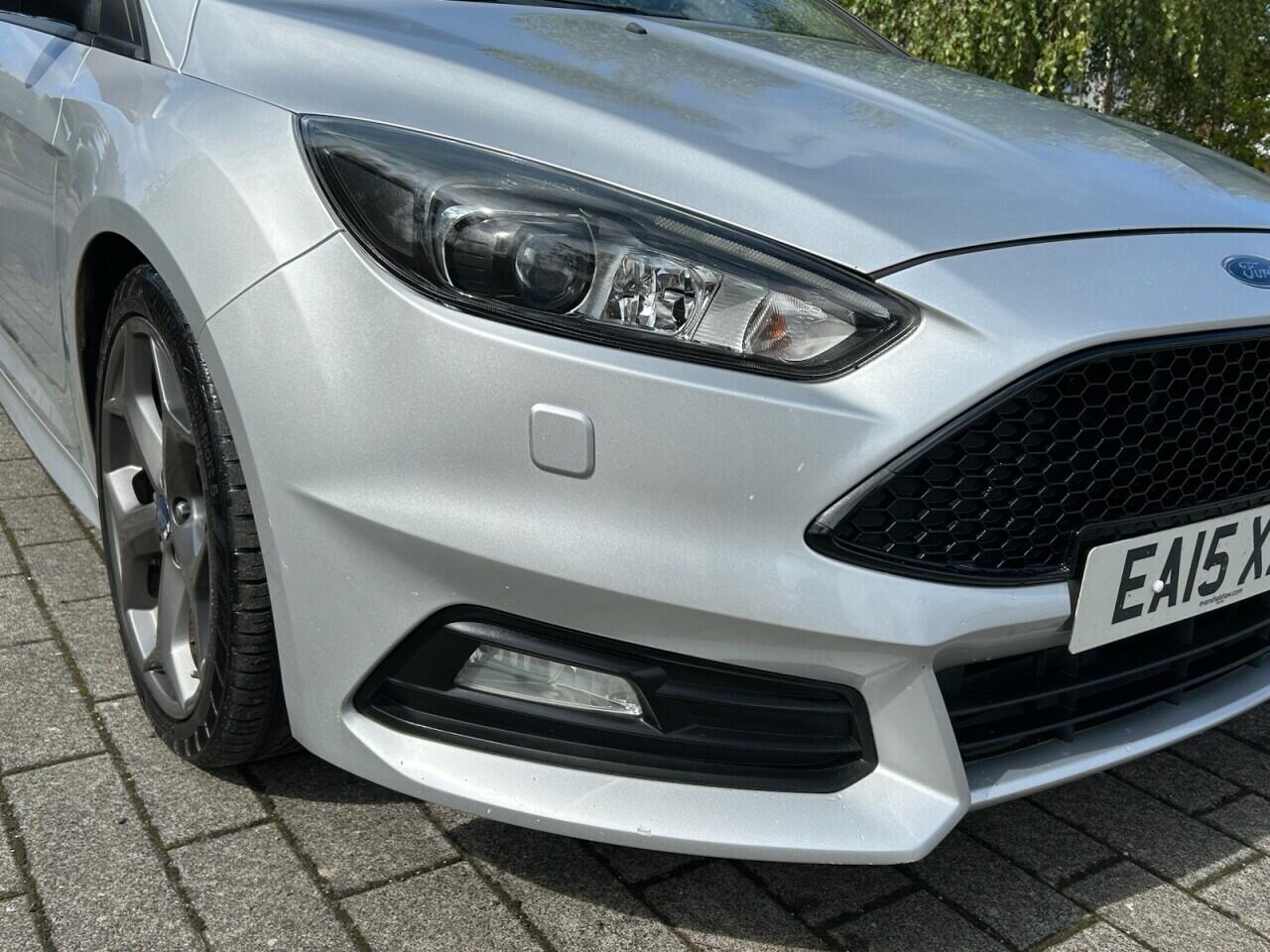 Ford Focus view 8