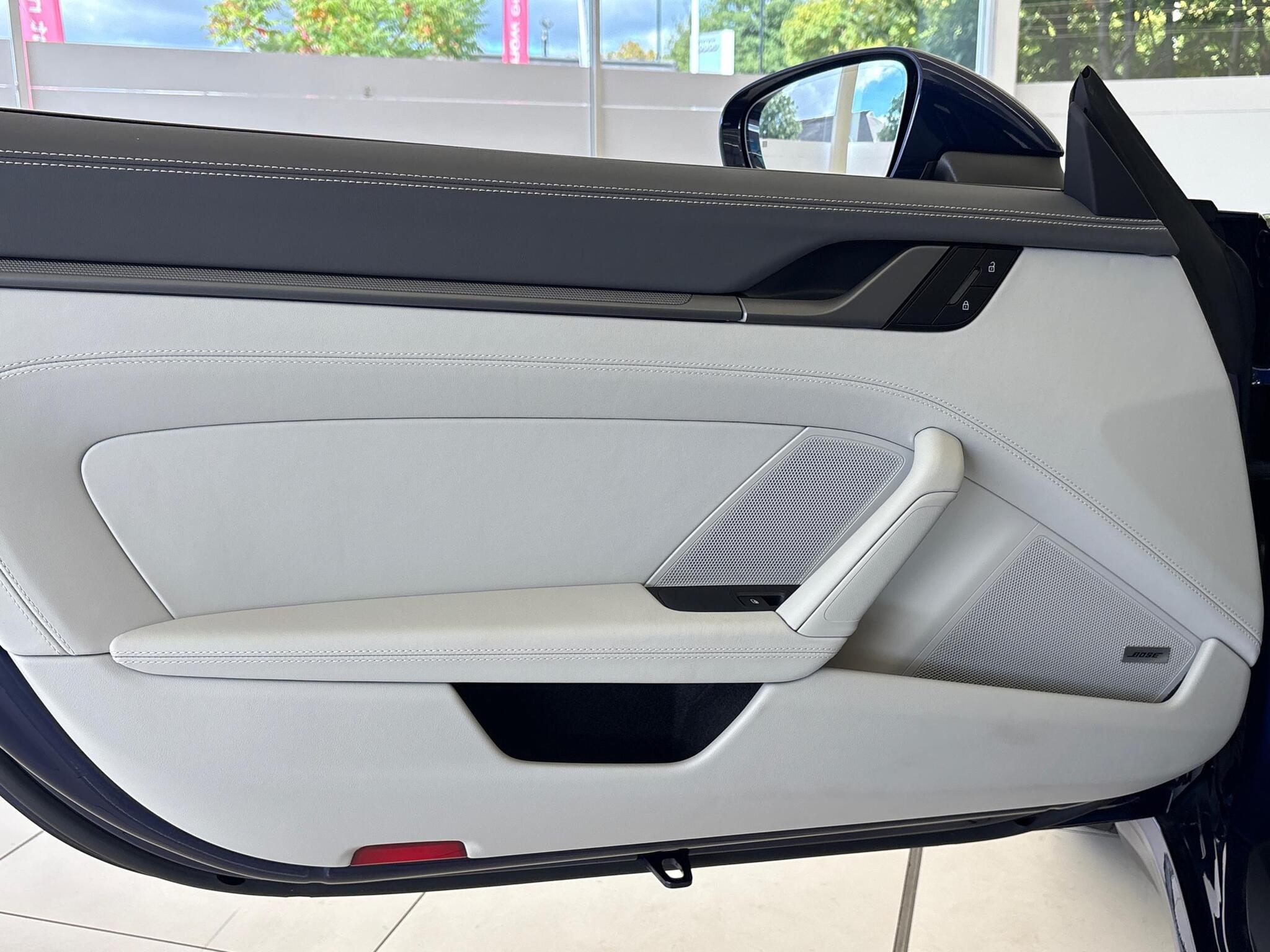 Porsche 911 view 20