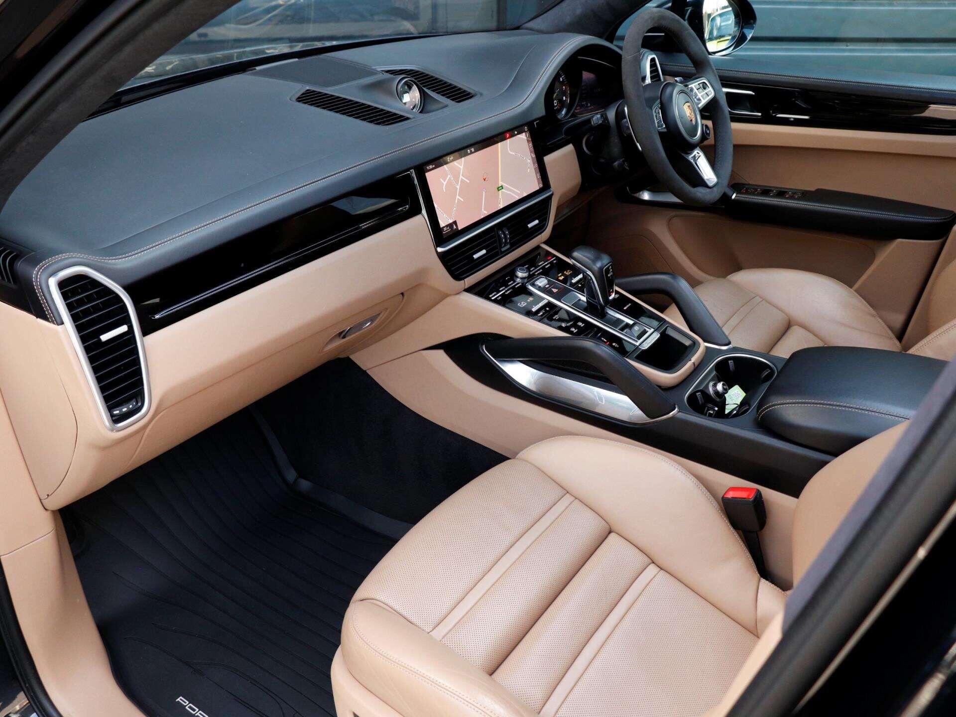 Porsche Cayenne view 9