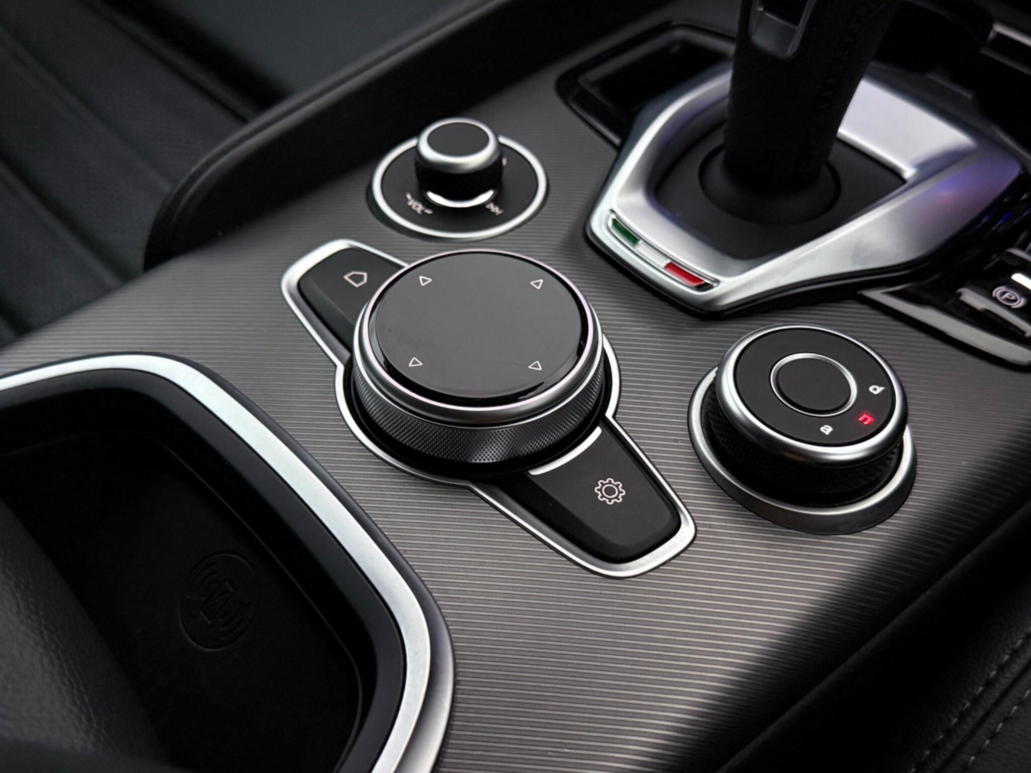 Alfa Romeo Giulia view 23