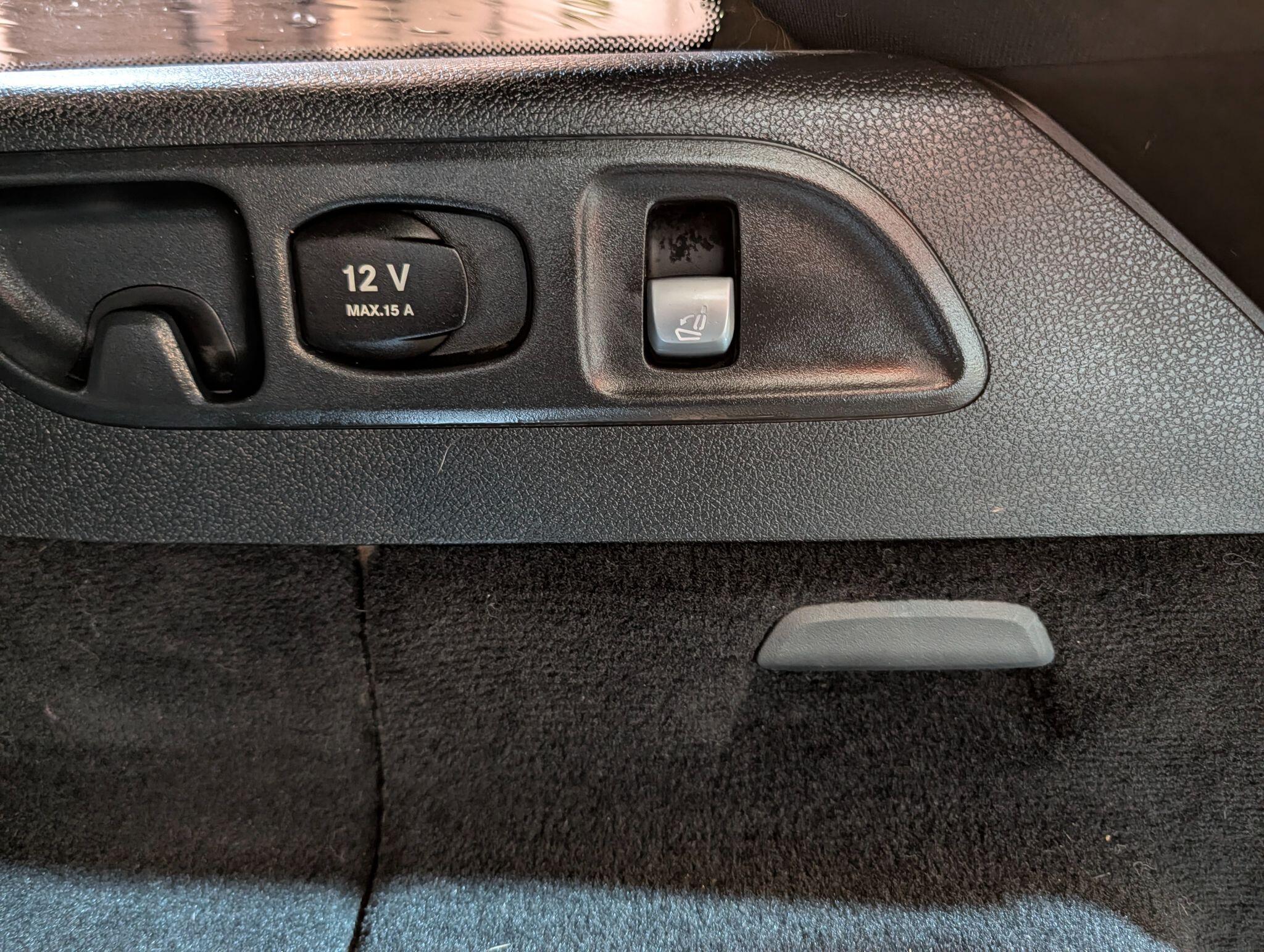 Mercedes-Benz E-Class view 37