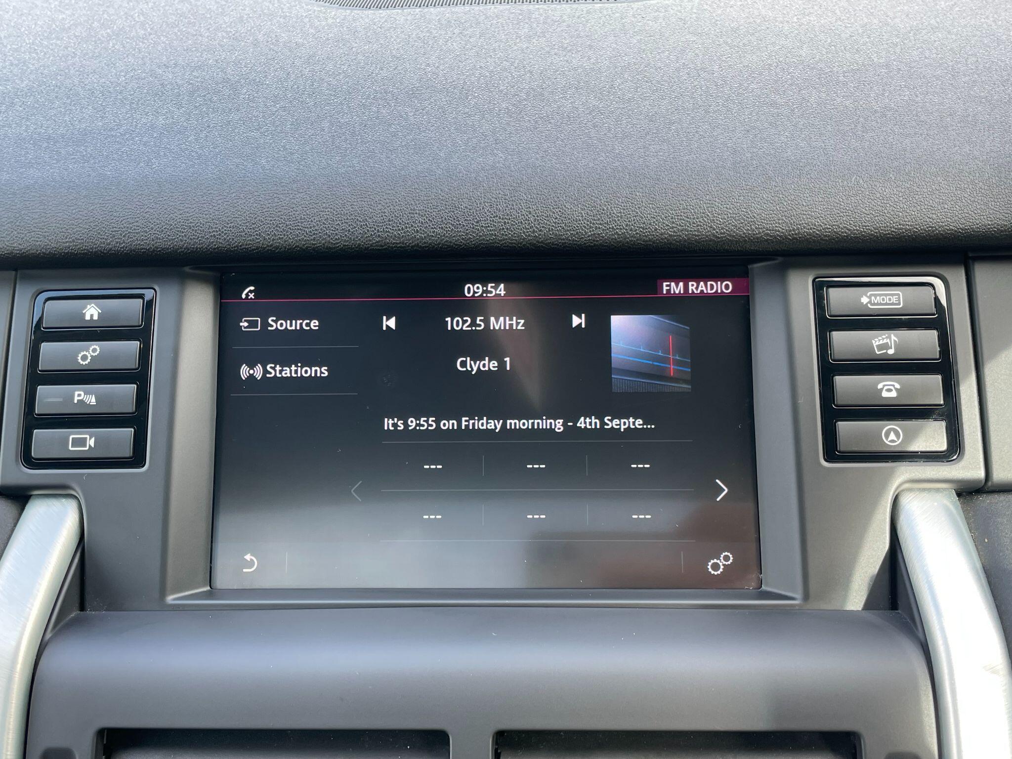 Land Rover Discovery Sport view 27