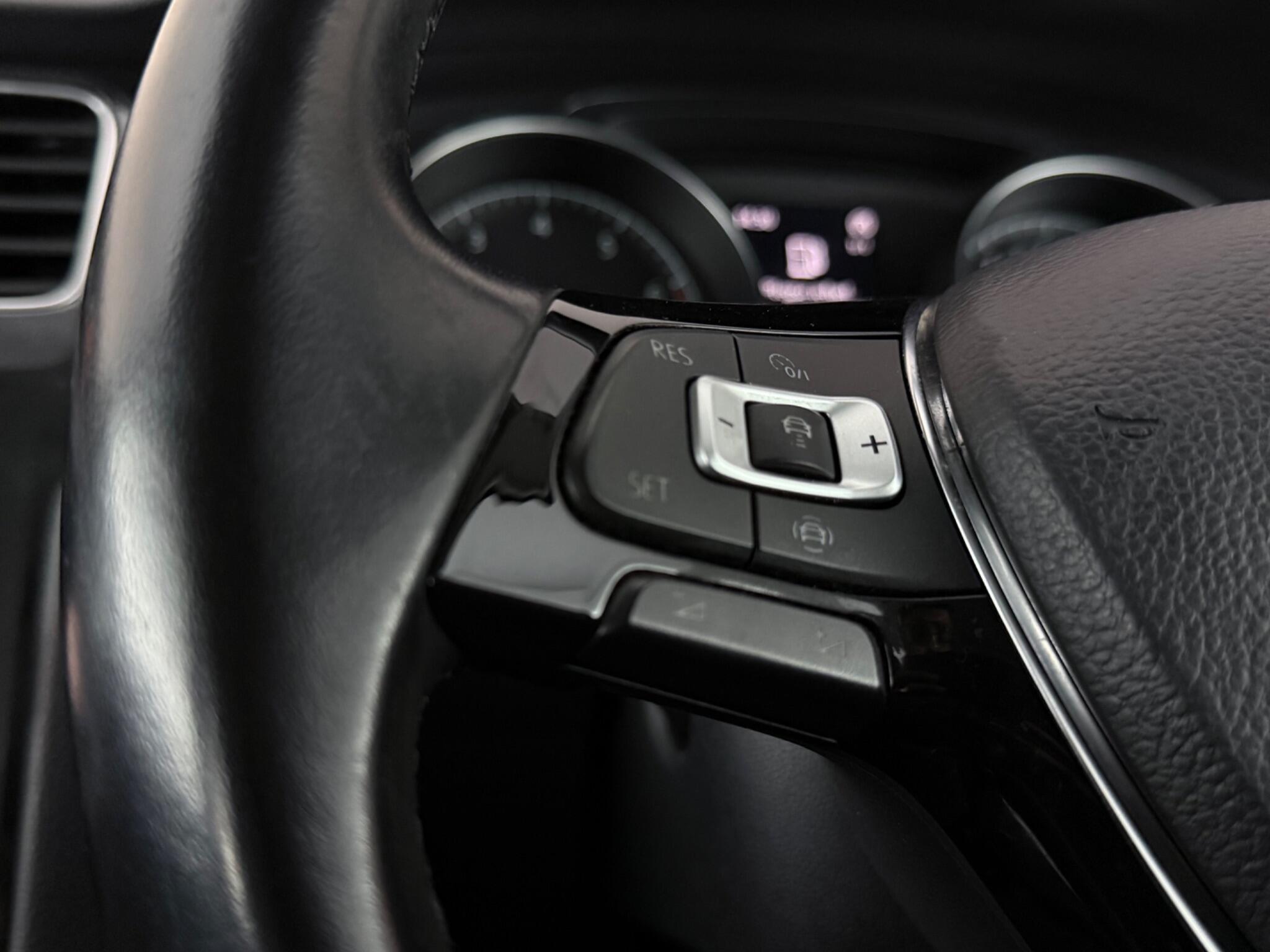 Volkswagen Golf view 14