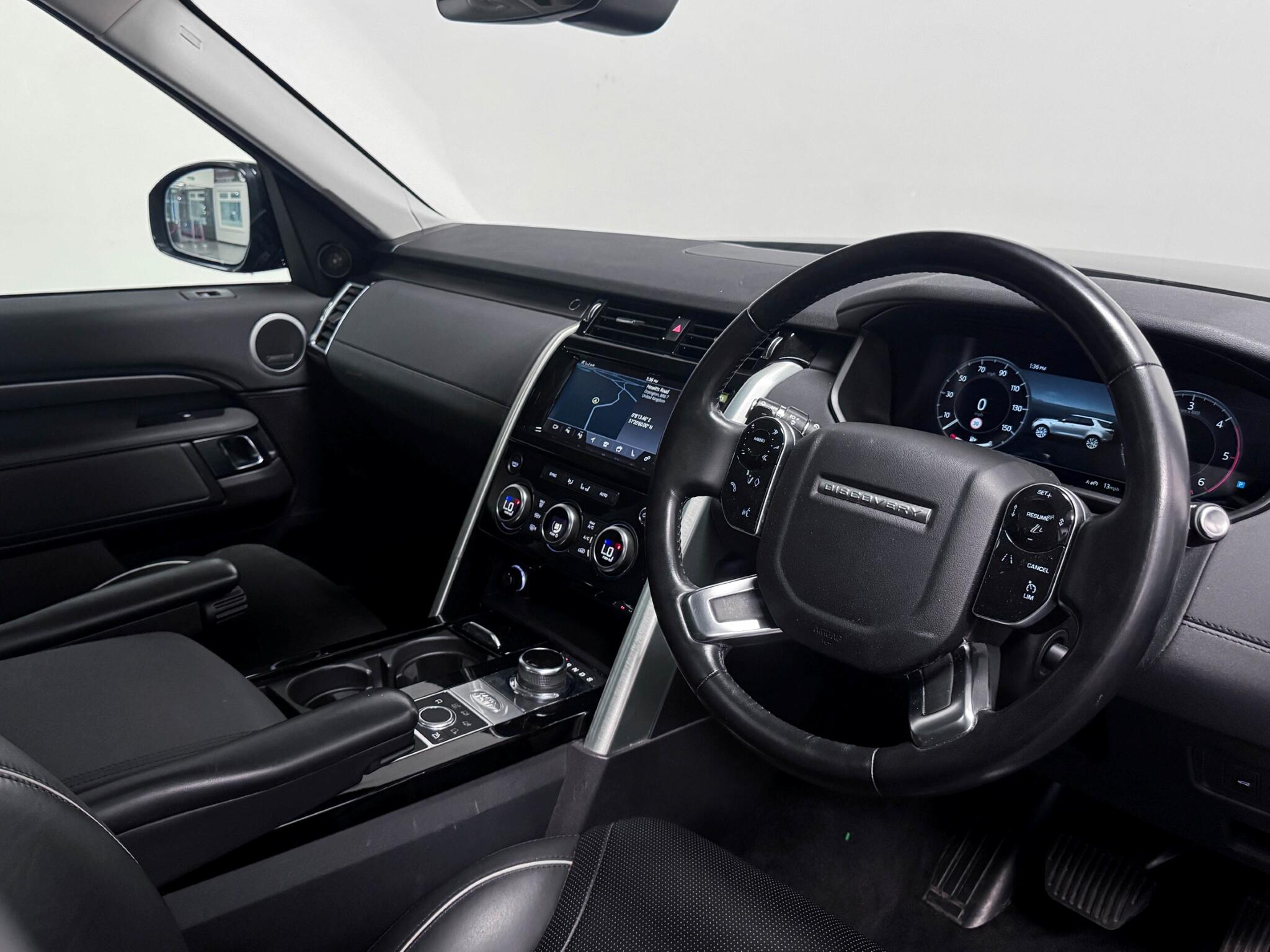 Land Rover Discovery view 28
