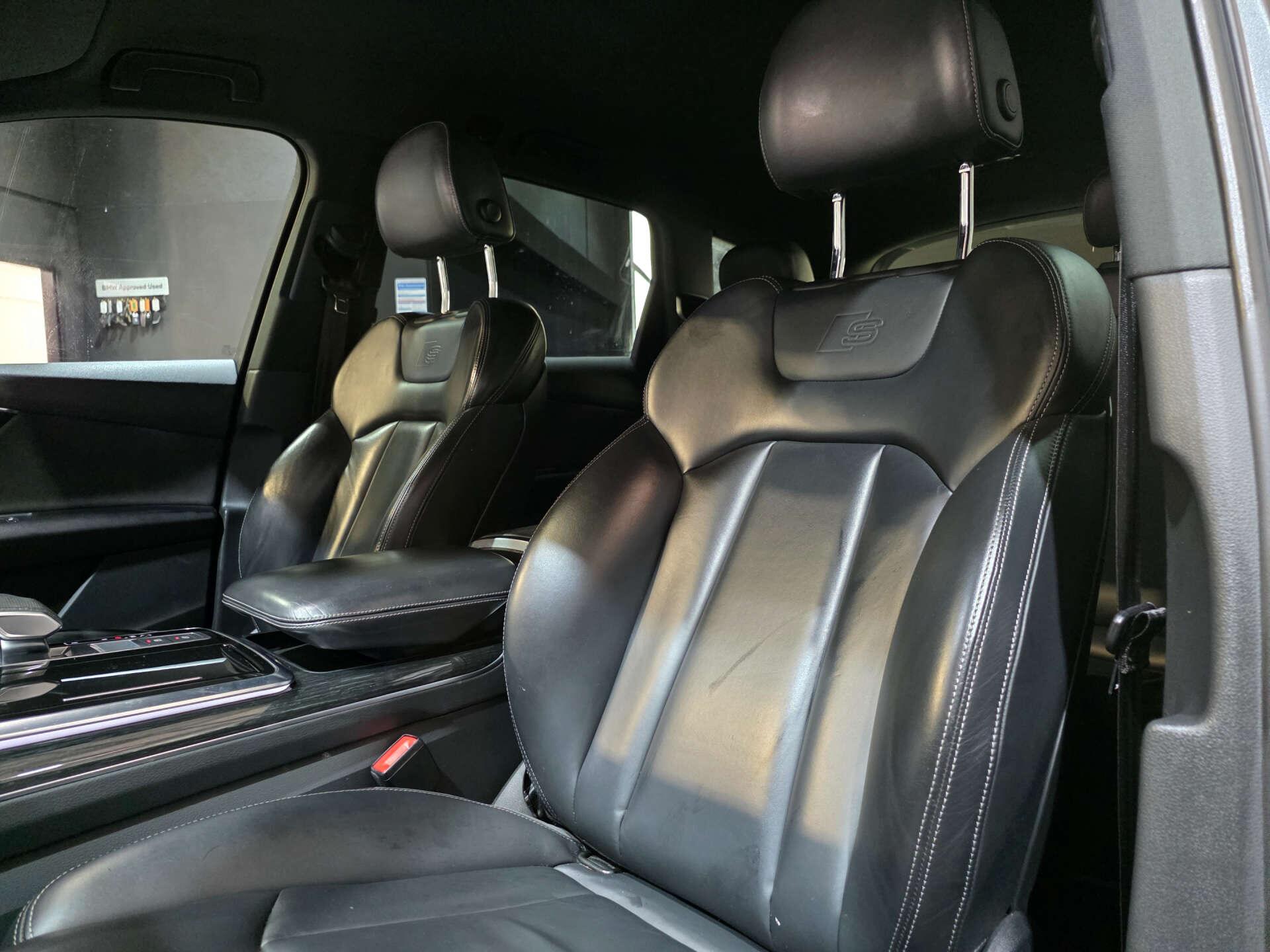 Audi Q7 view 20