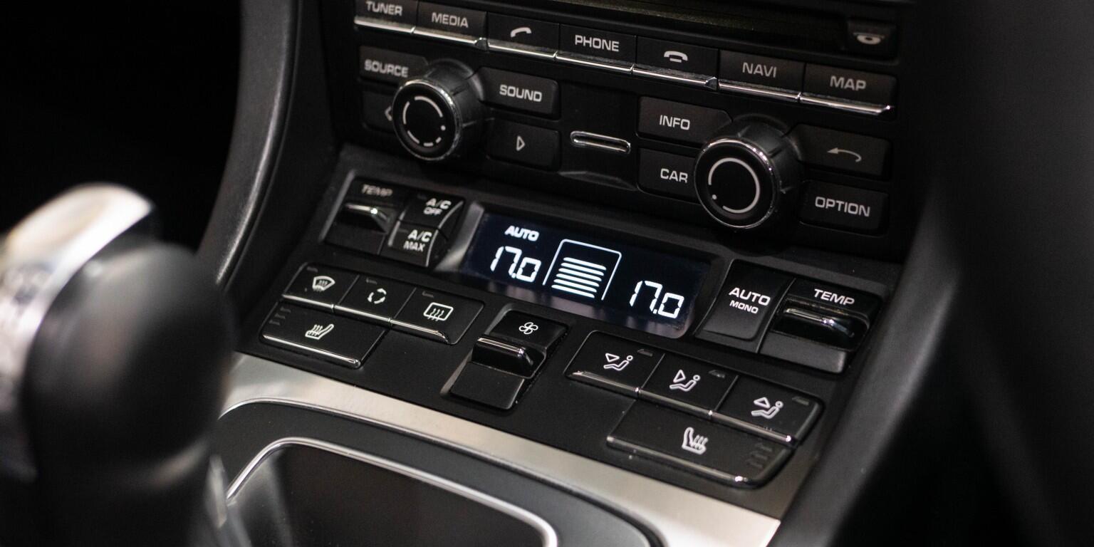 Porsche 911 view 45