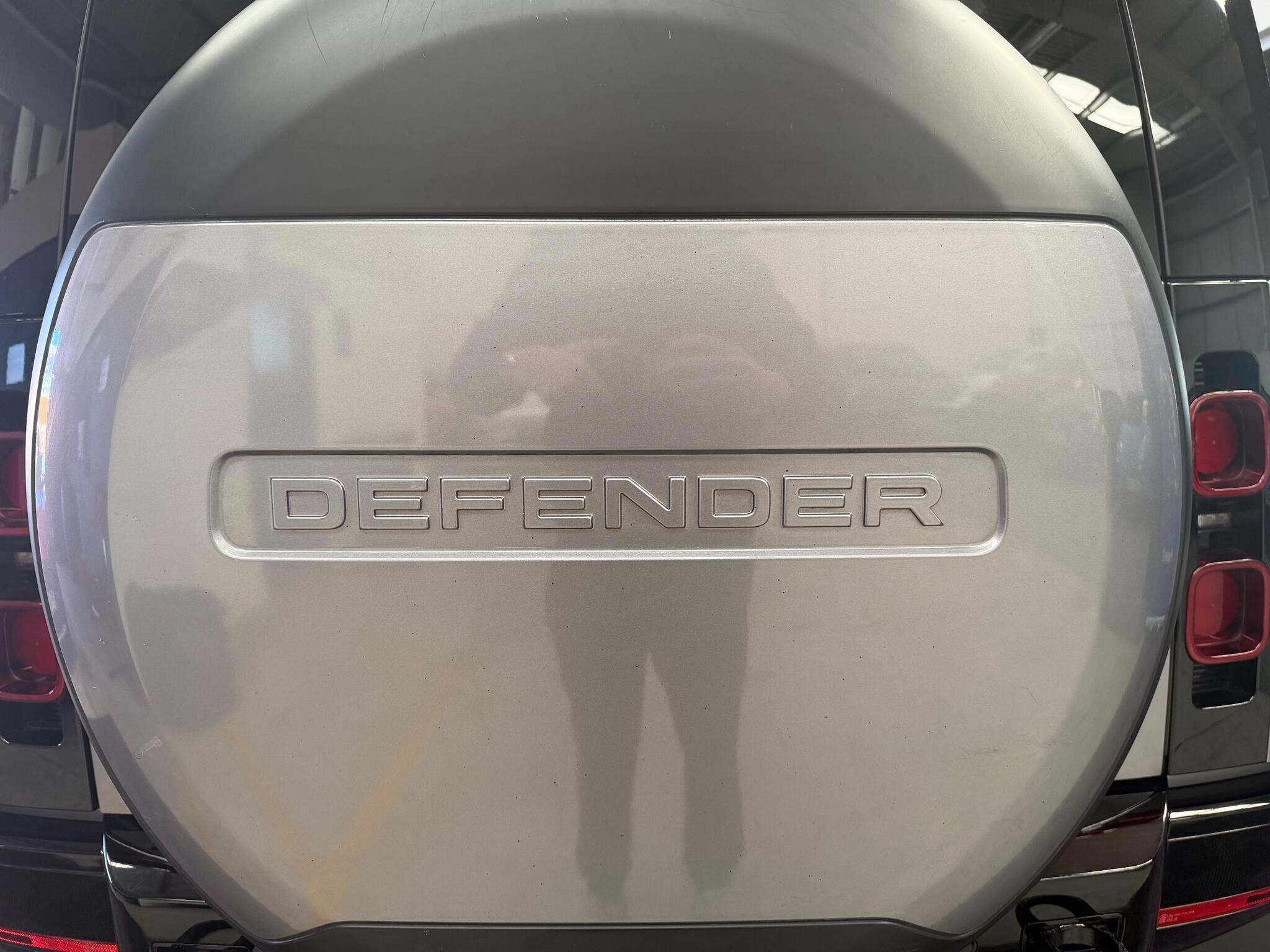 Land Rover Defender view 33