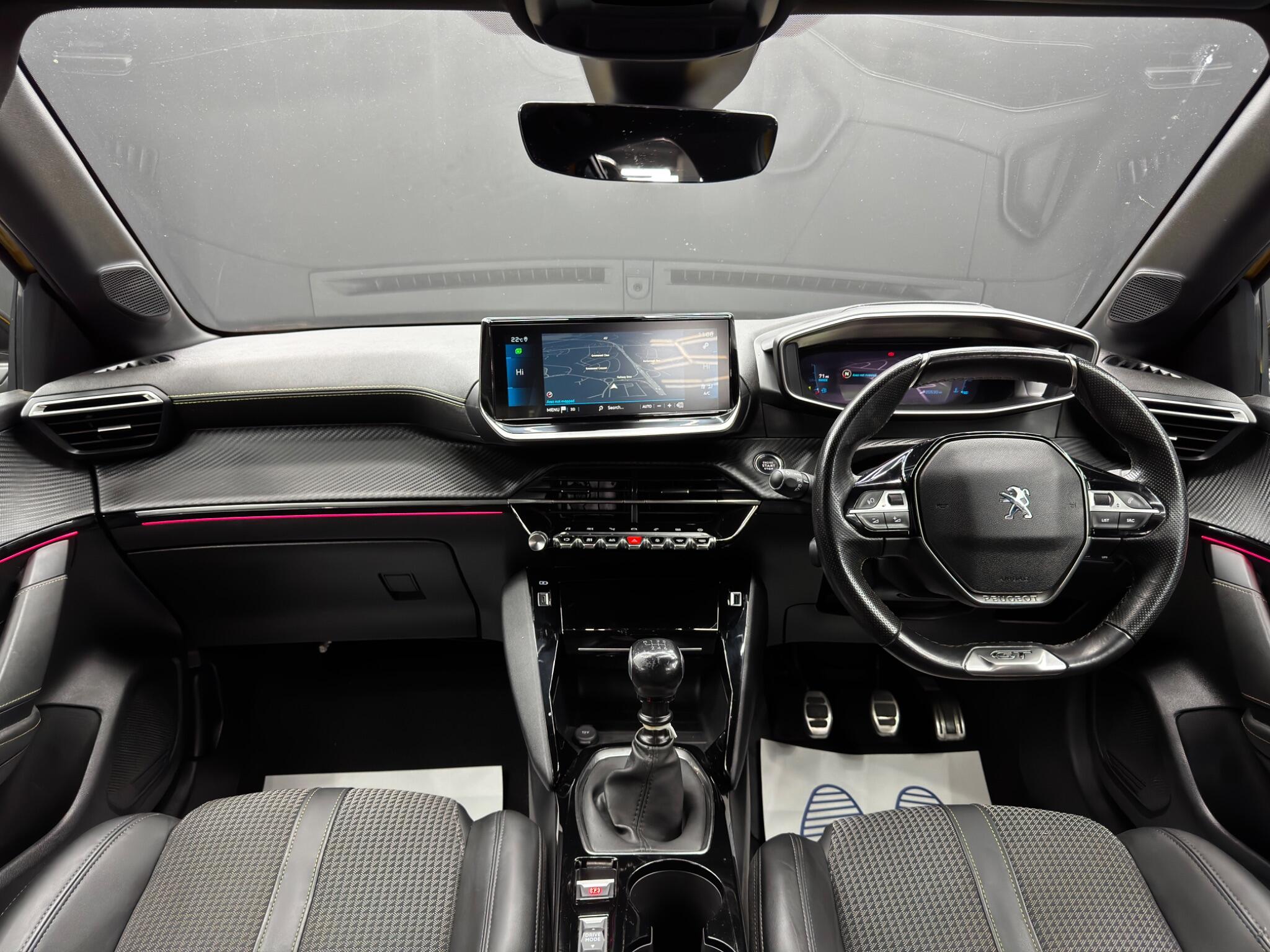 Peugeot 208 view 10