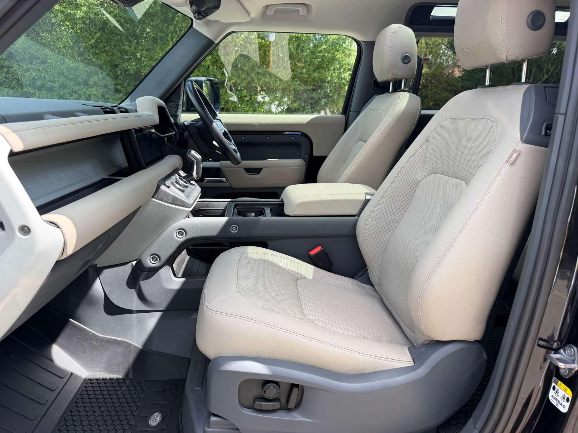 Land Rover Defender view 25