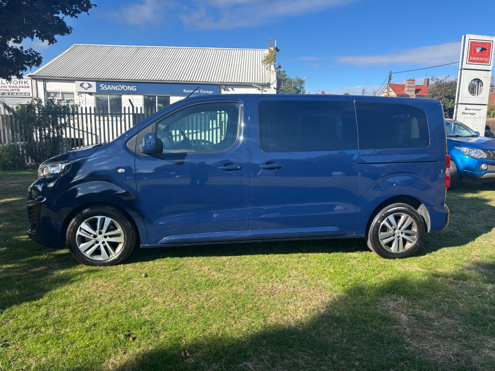 Peugeot Traveller view 4