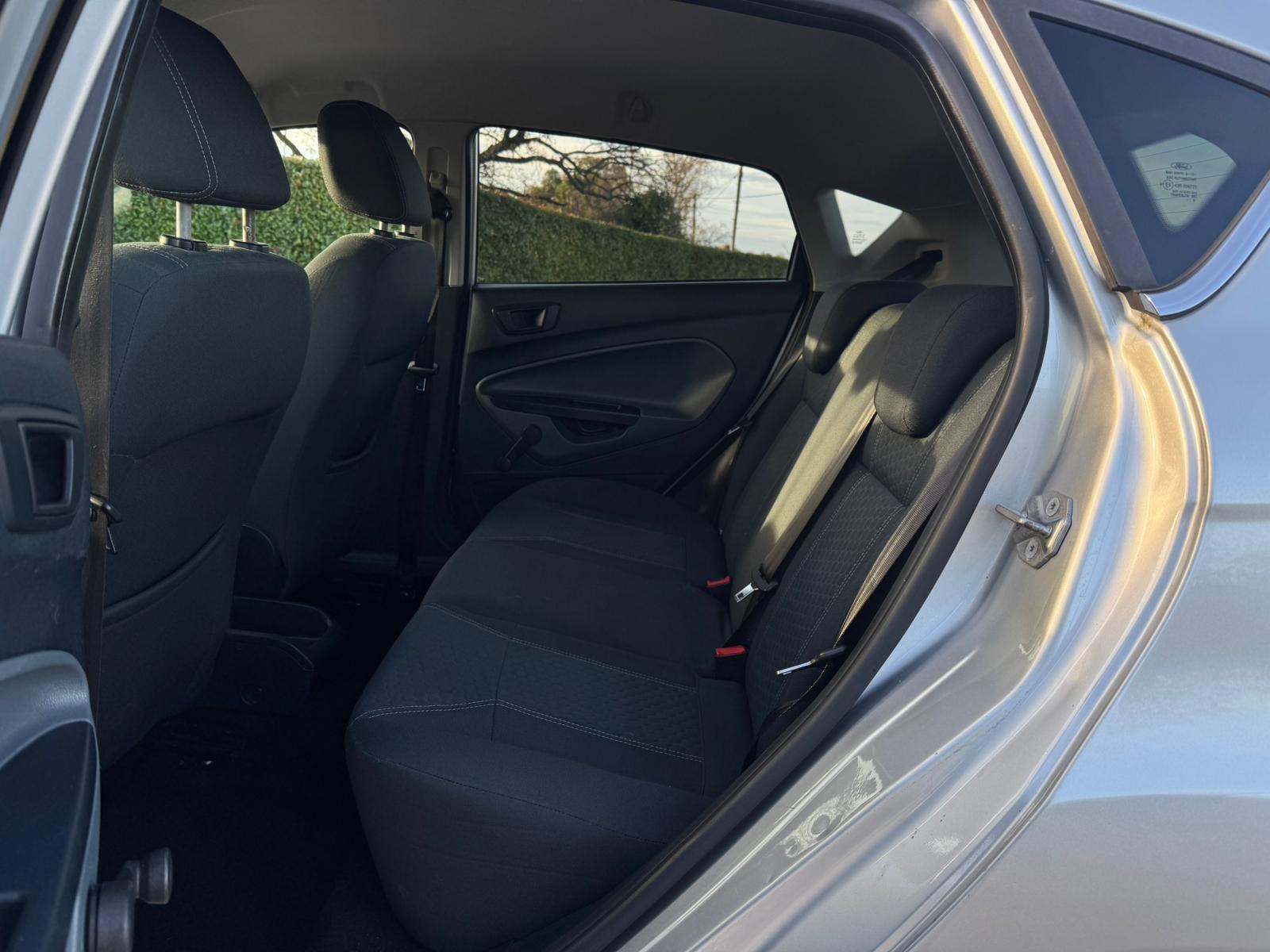 2009 Ford Fiesta image 24