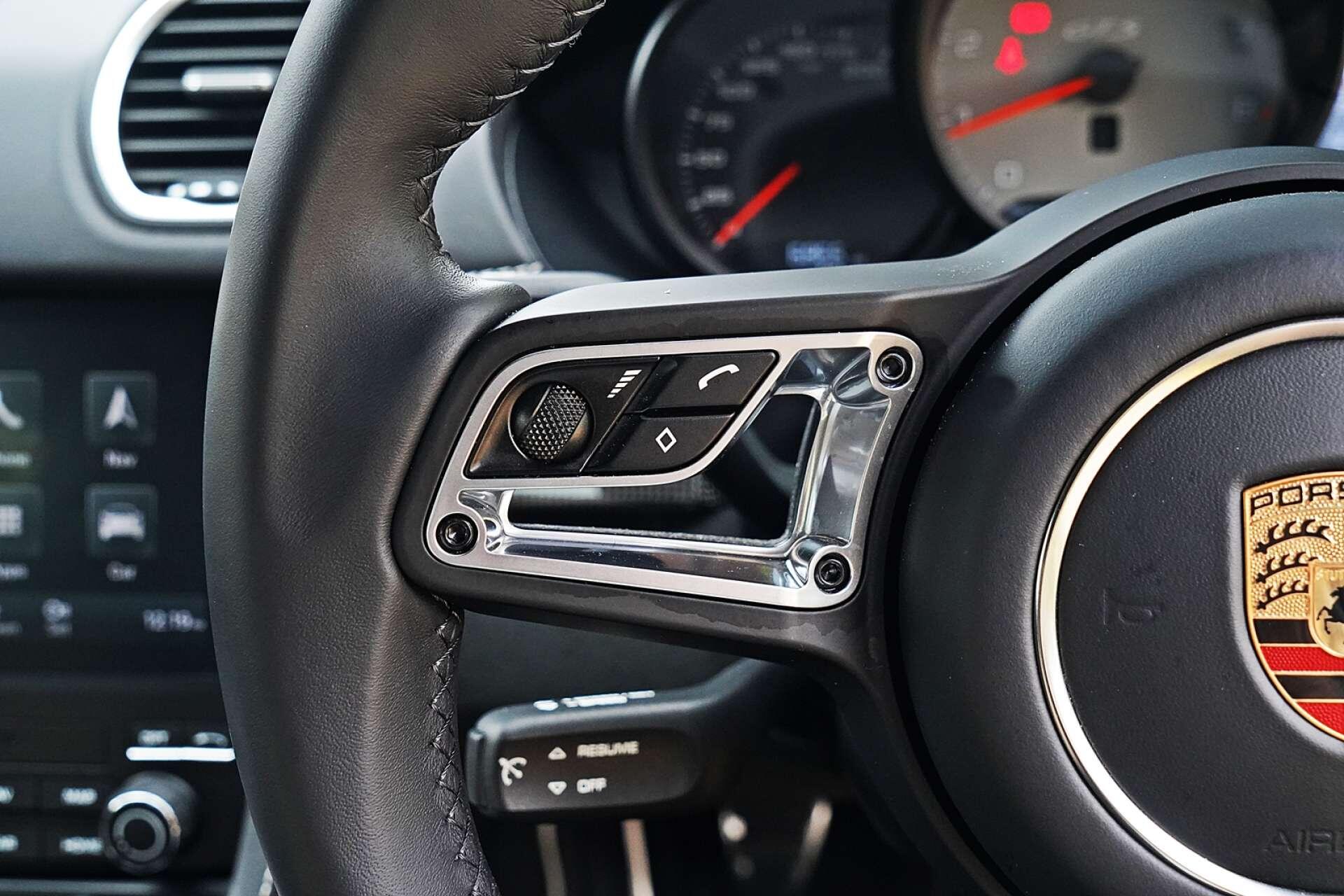 Porsche Cayman view 33