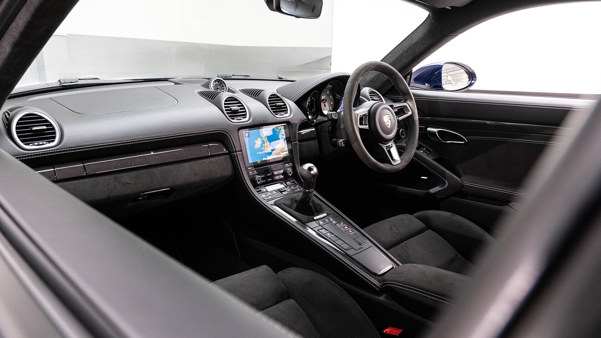 Porsche Cayman view 13