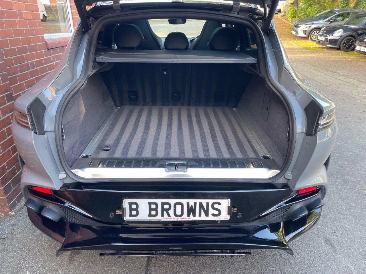 Aston Martin DBX view 32