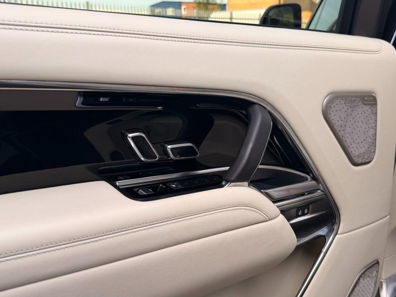 Land Rover Range Rover view 32