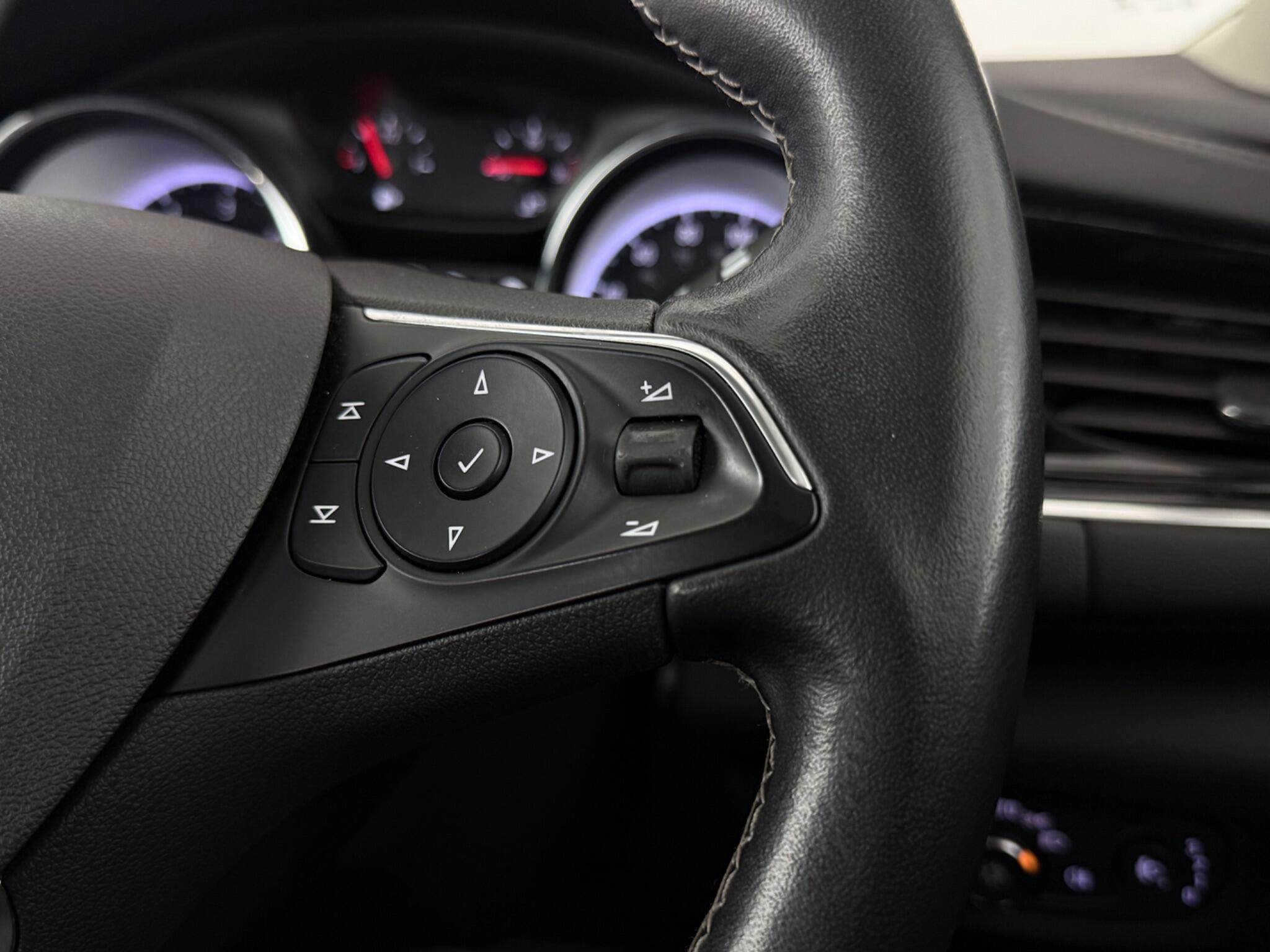 Vauxhall Insignia view 16