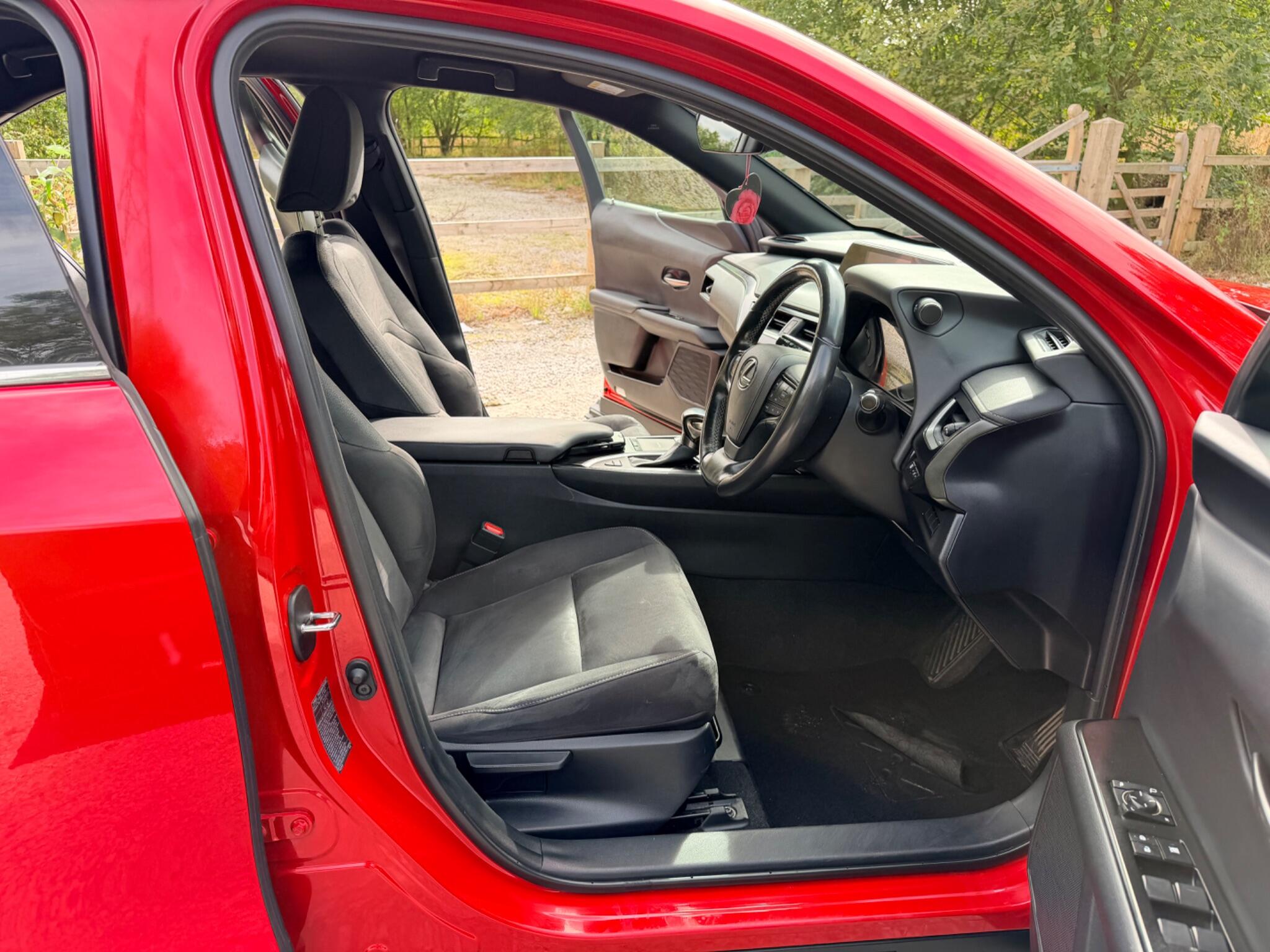 Lexus Ux view 14