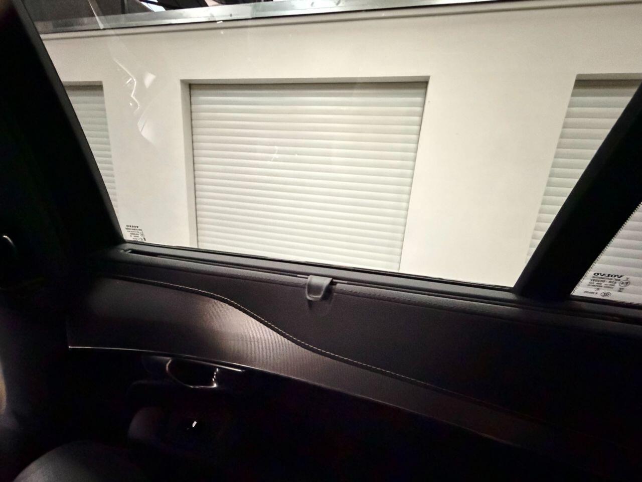Volvo XC90 view 36
