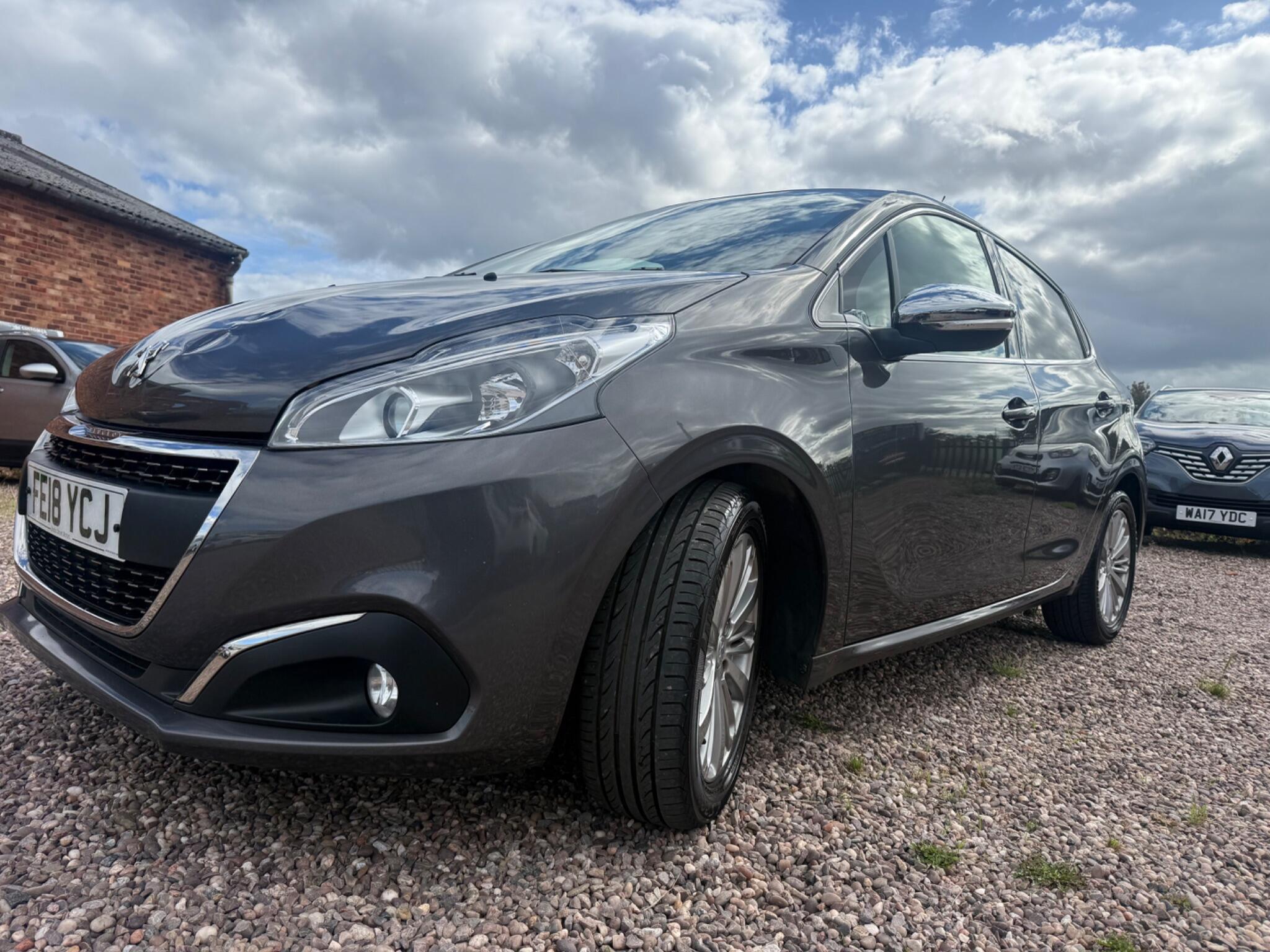 Peugeot 208 view 17