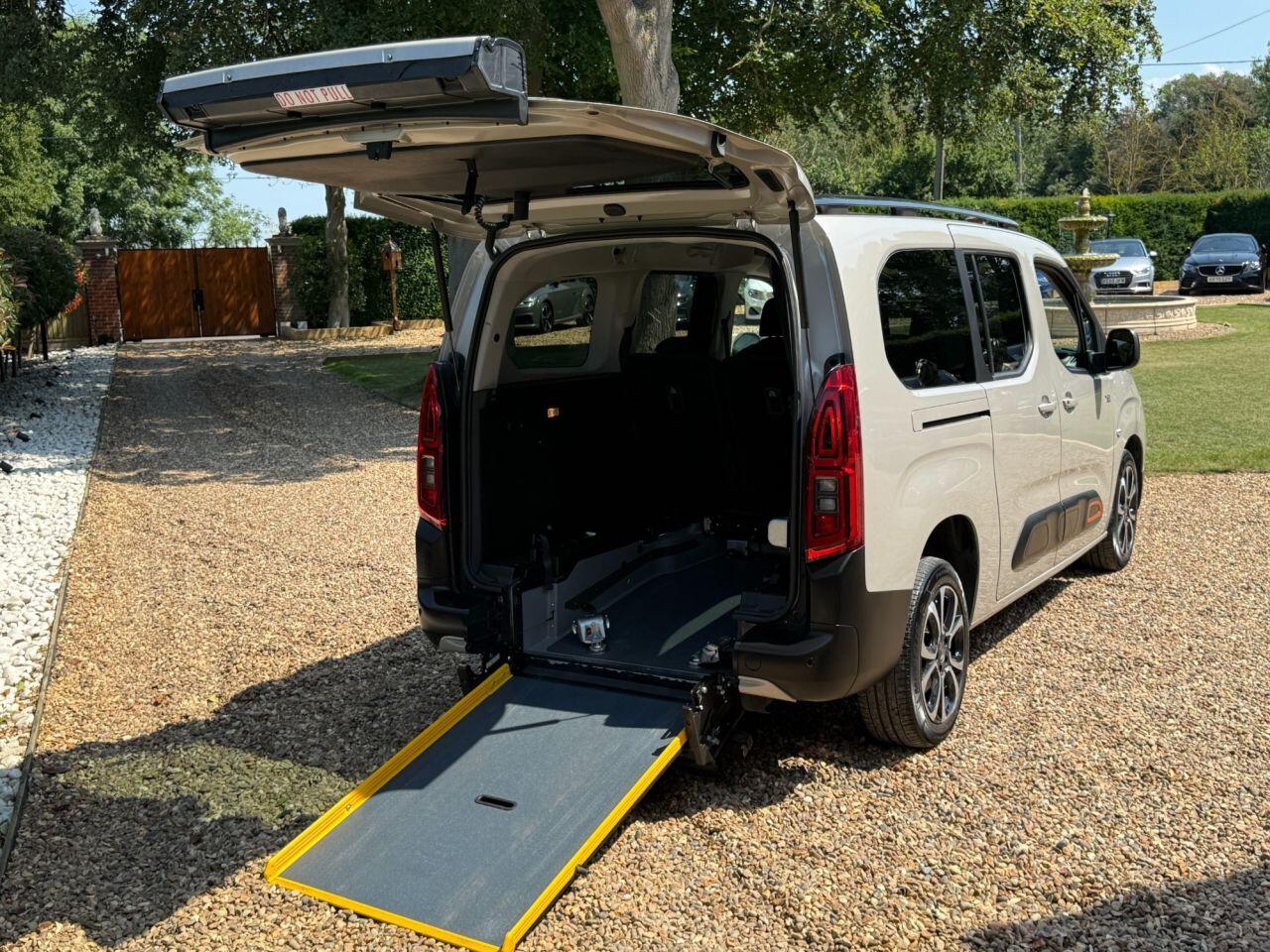 Citroen Berlingo view 5
