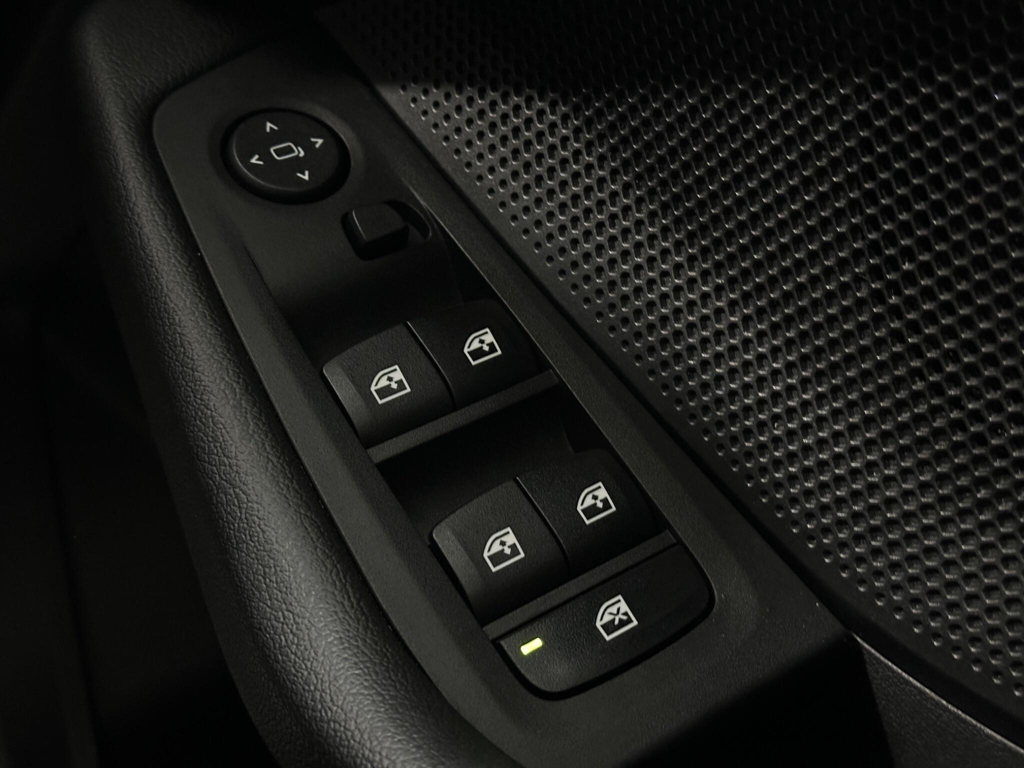 BMW 2 Series view 19