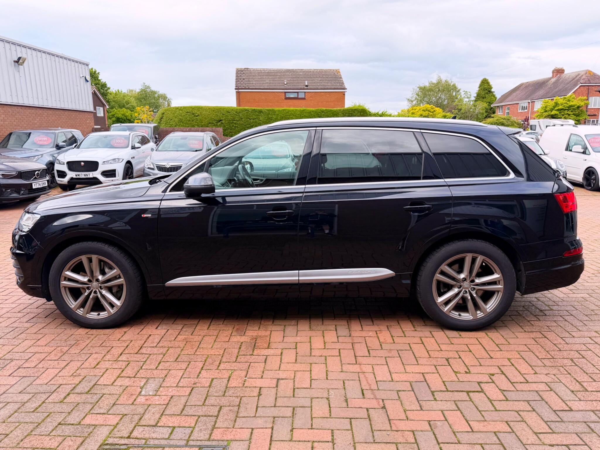 Audi Q7 view 33