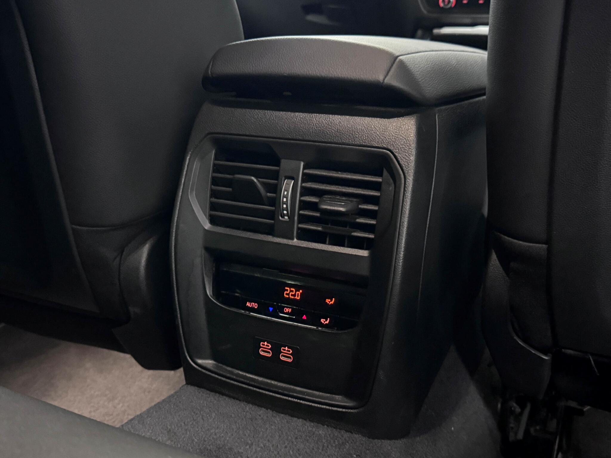 BMW 3 Series view 12