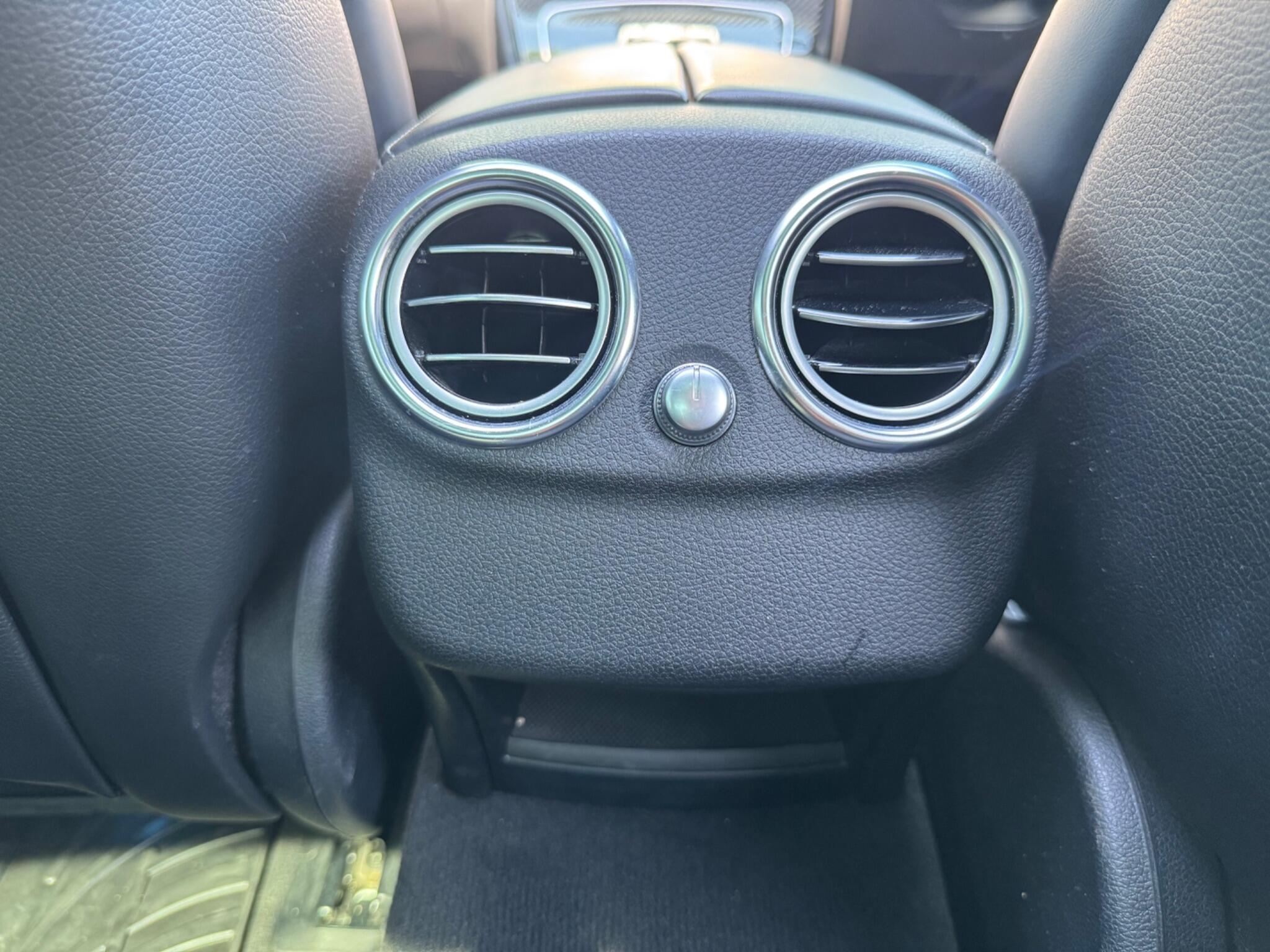 Mercedes-Benz C-Class view 32