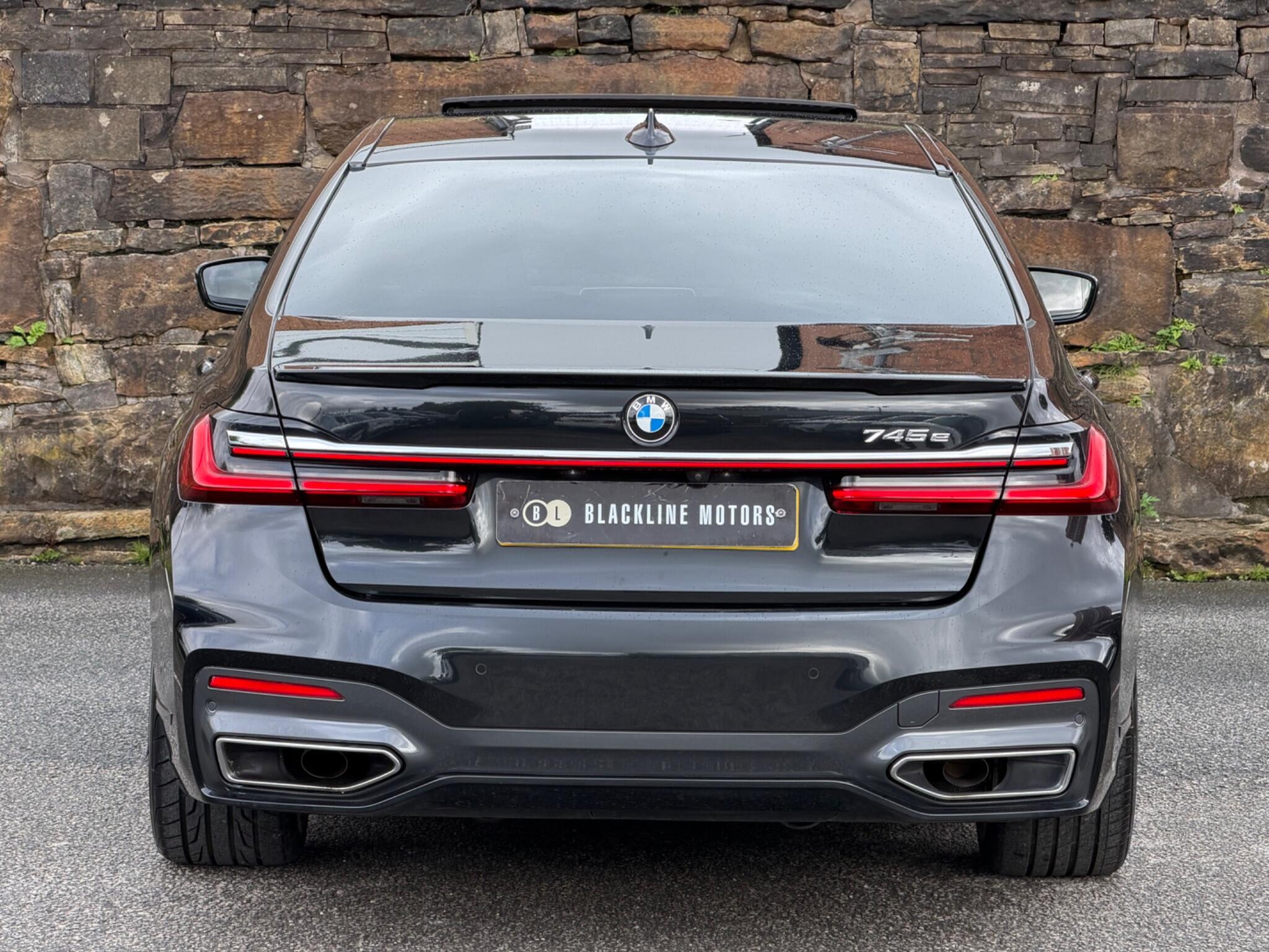 BMW 7 Series view 6