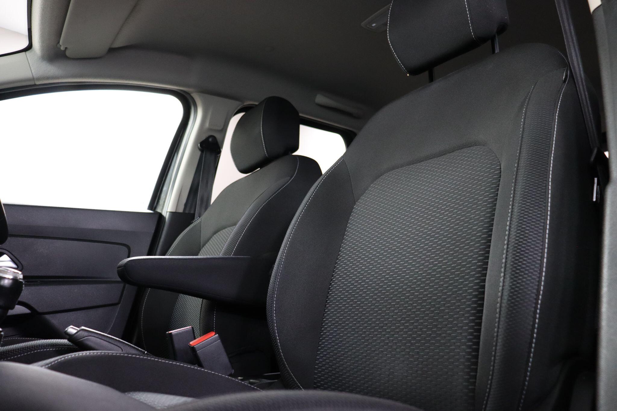 Dacia Duster view 35