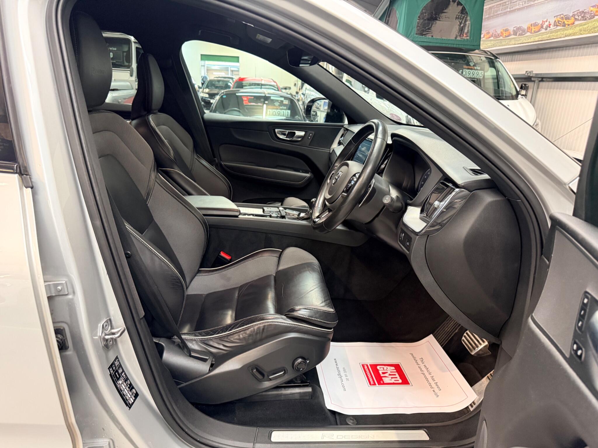 Volvo XC60 view 11