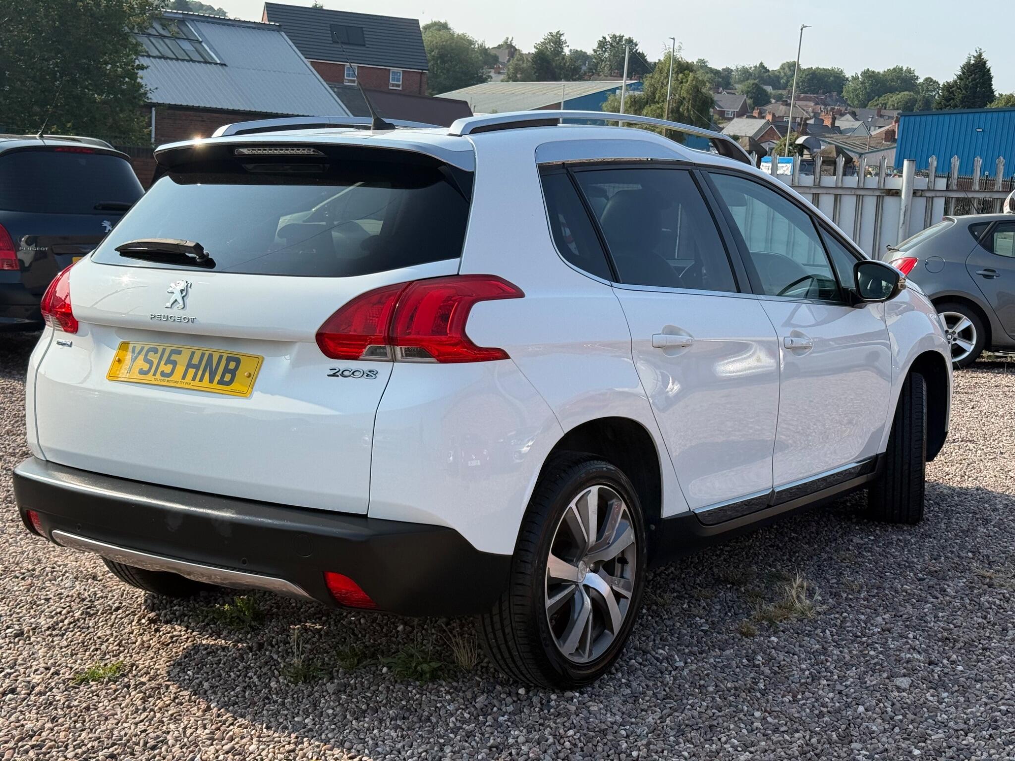 Peugeot 2008 view 3