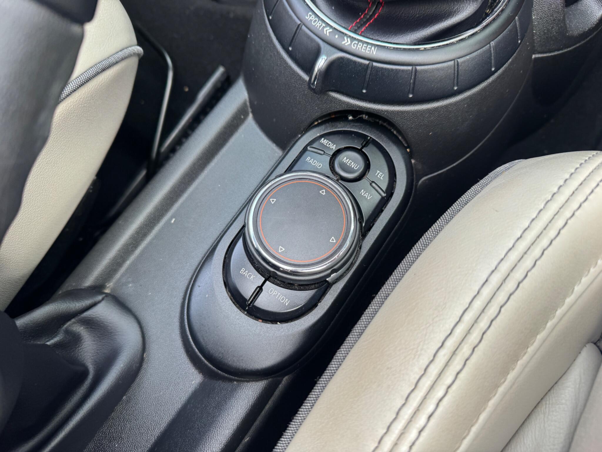 Mini Convertible view 46