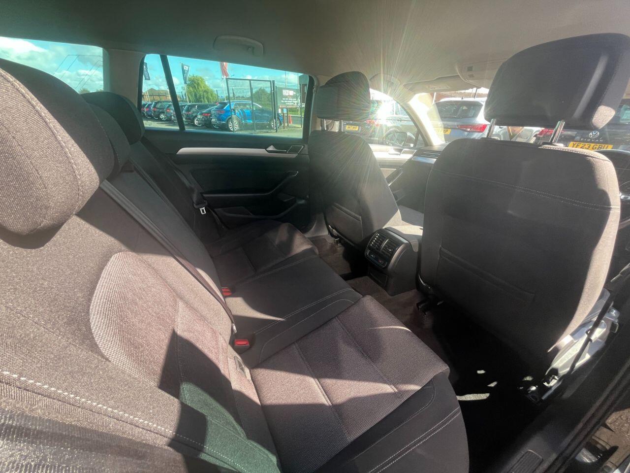 Volkswagen Passat view 13