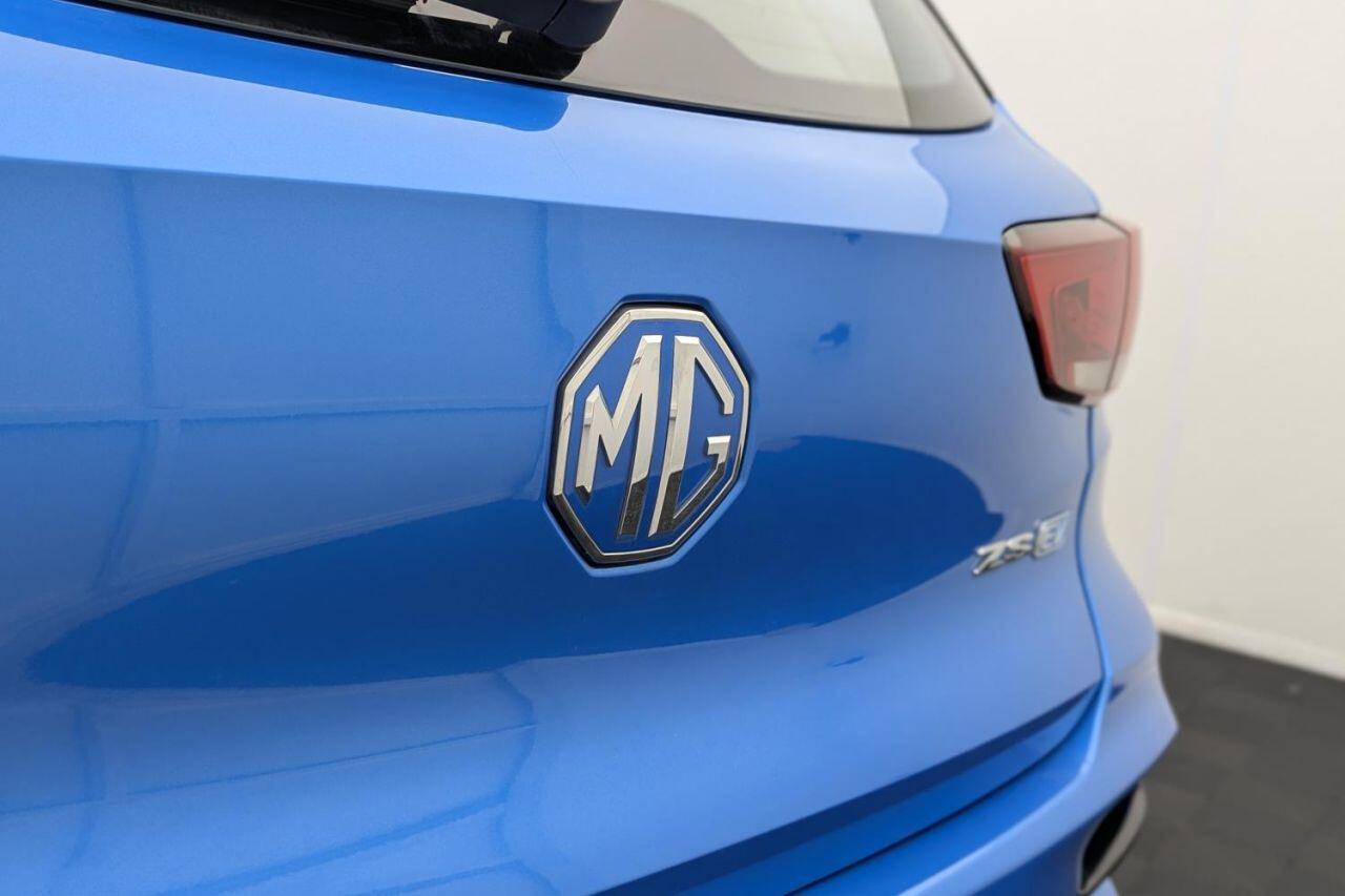 MG ZS view 44