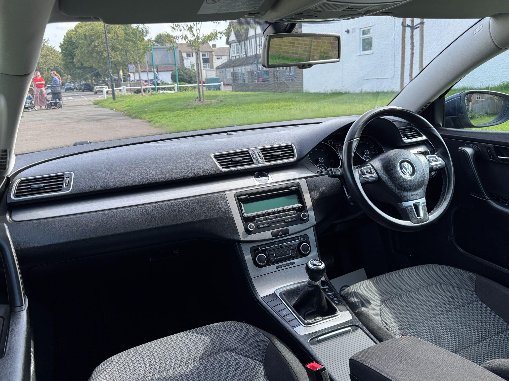 2011 Volkswagen Passat image 40