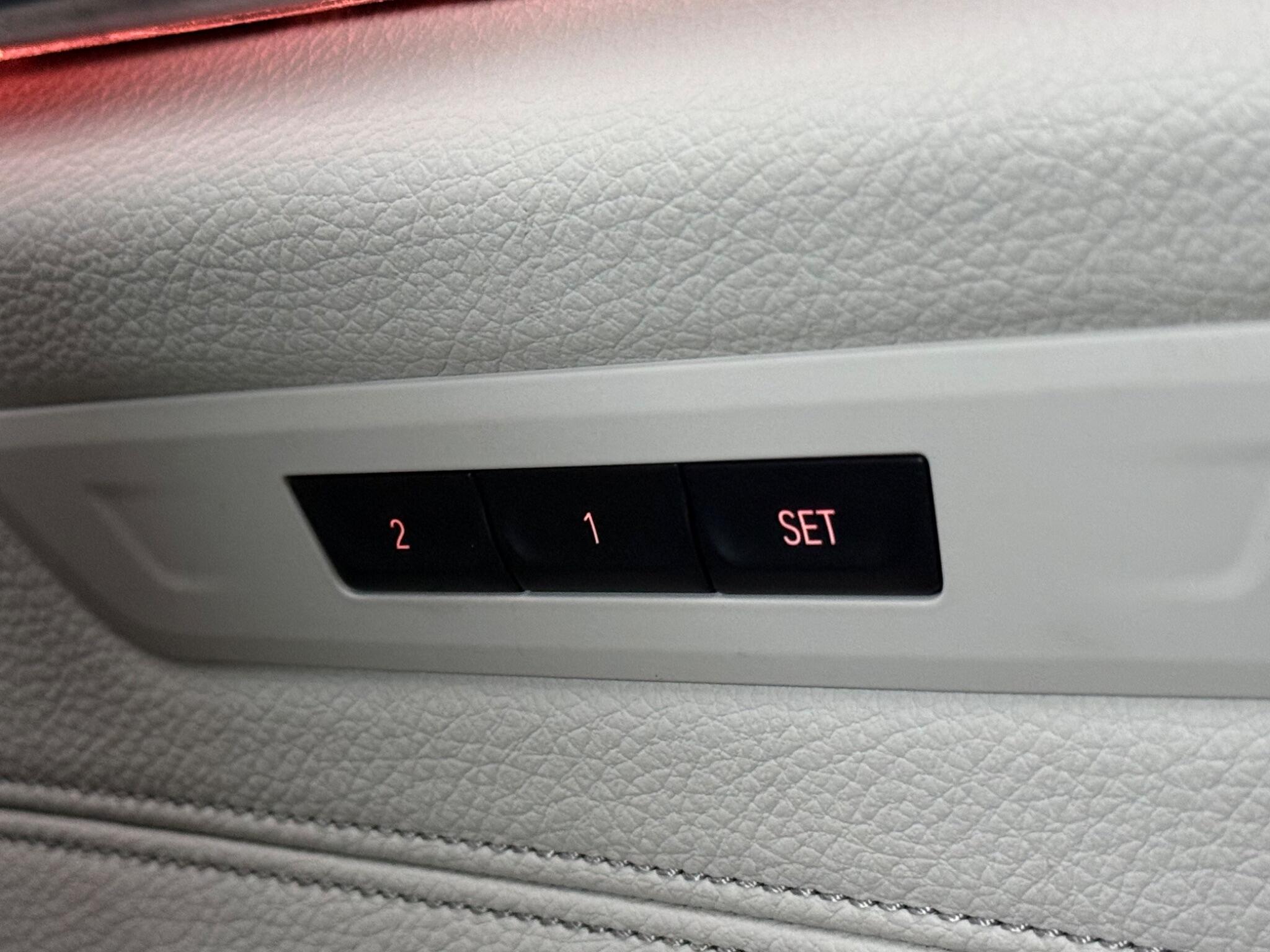 BMW 5 Series view 20