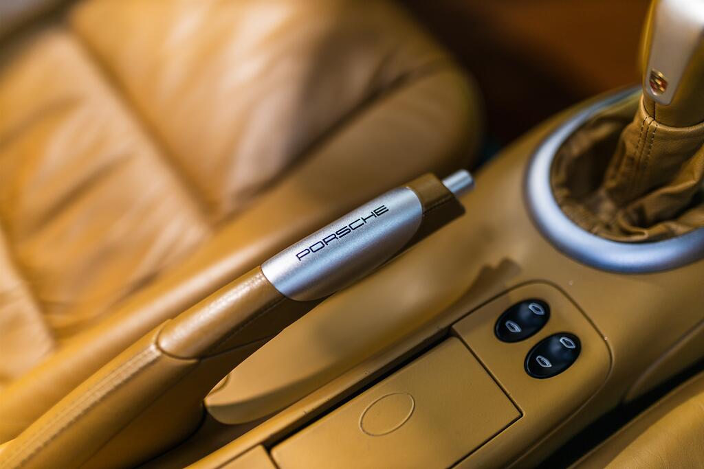 Porsche 911 view 23