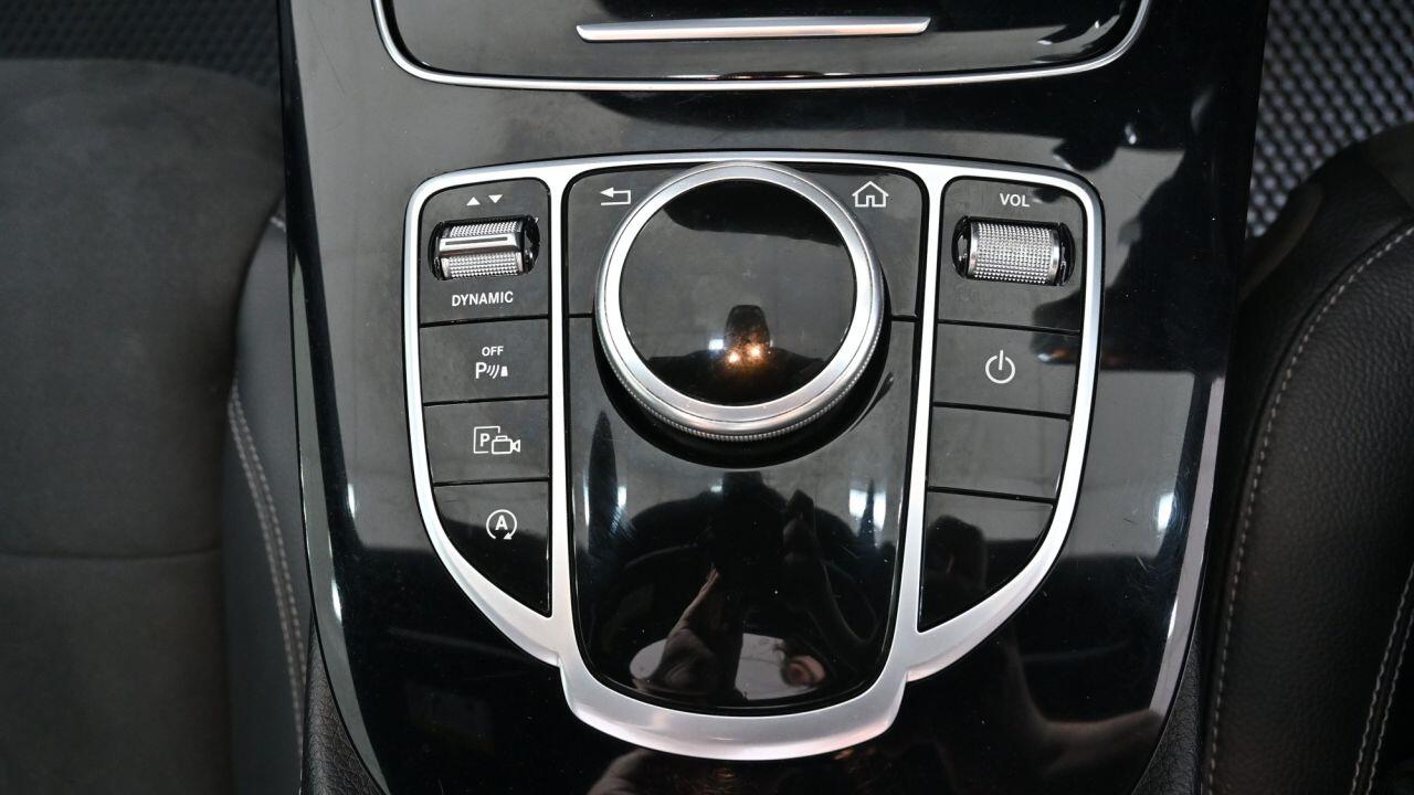 Mercedes-Benz E Class view 36