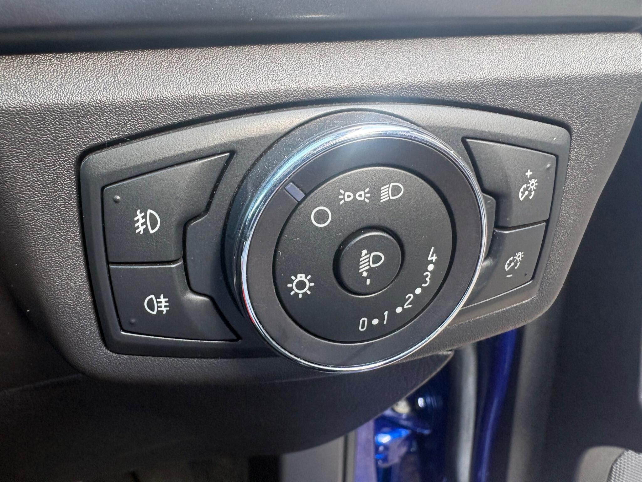 Ford Mondeo view 17