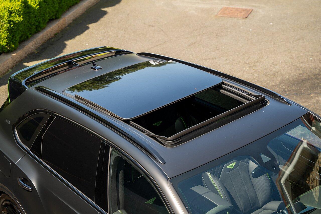 Bentley Bentayga view 23