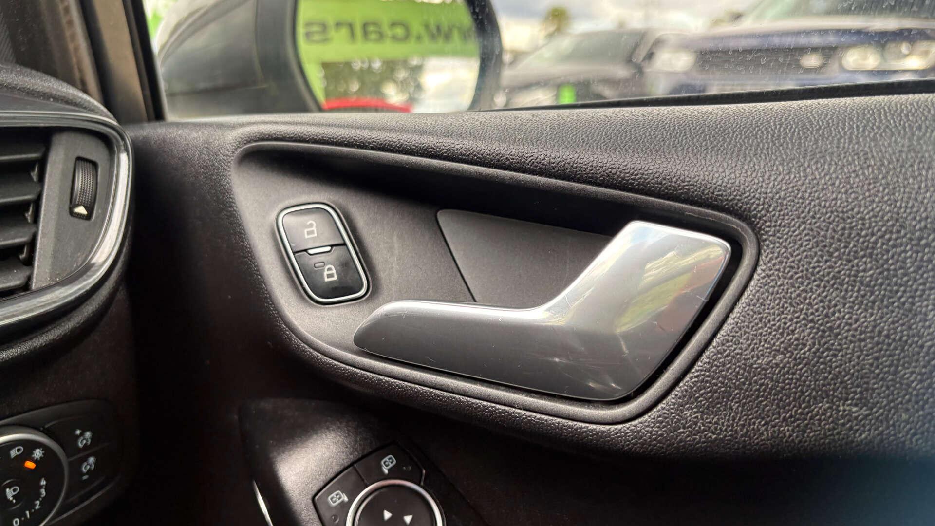 Ford Fiesta view 25